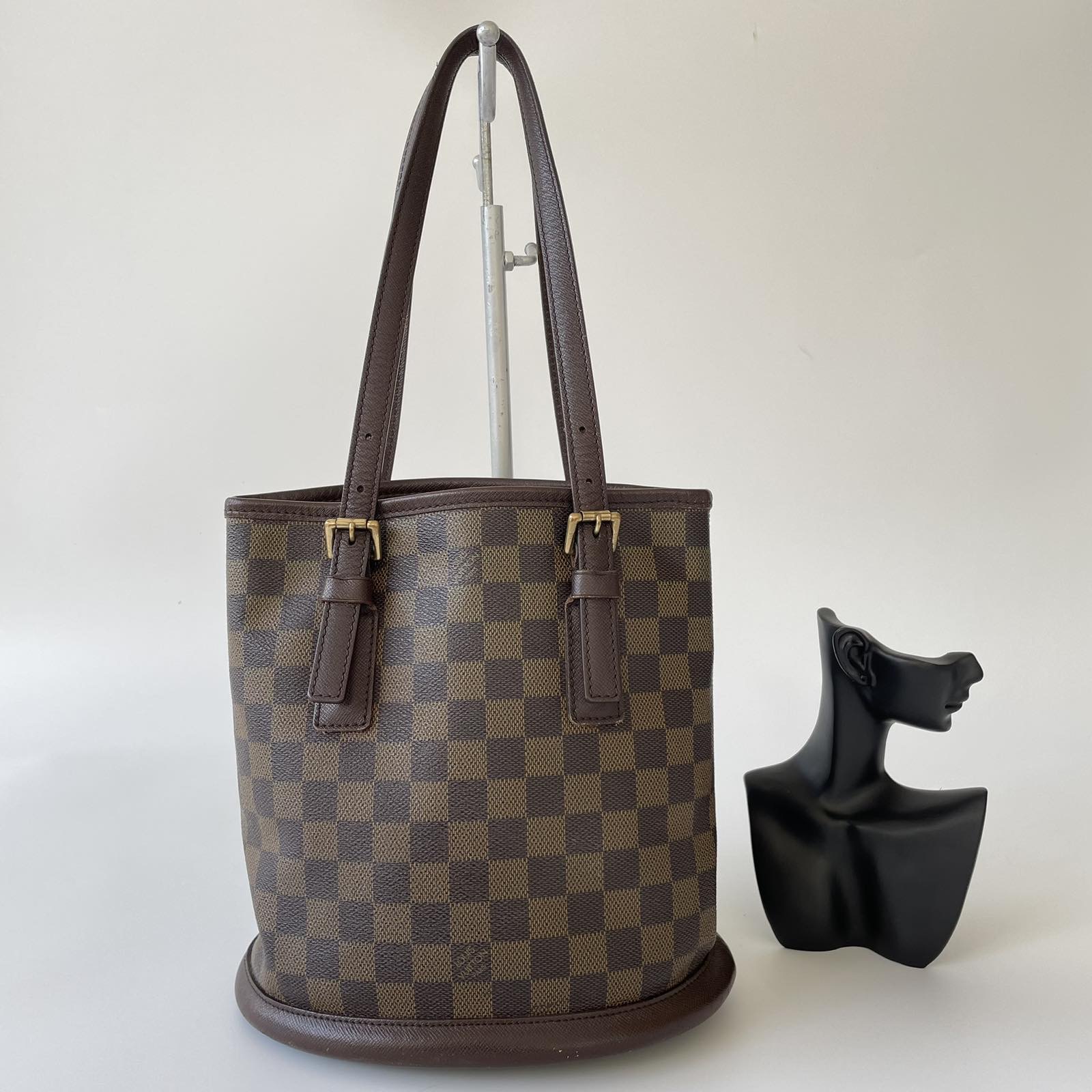 Louis Vuitton Damier Ebene Marais Bucket Bag. DC: DU0015. Made in