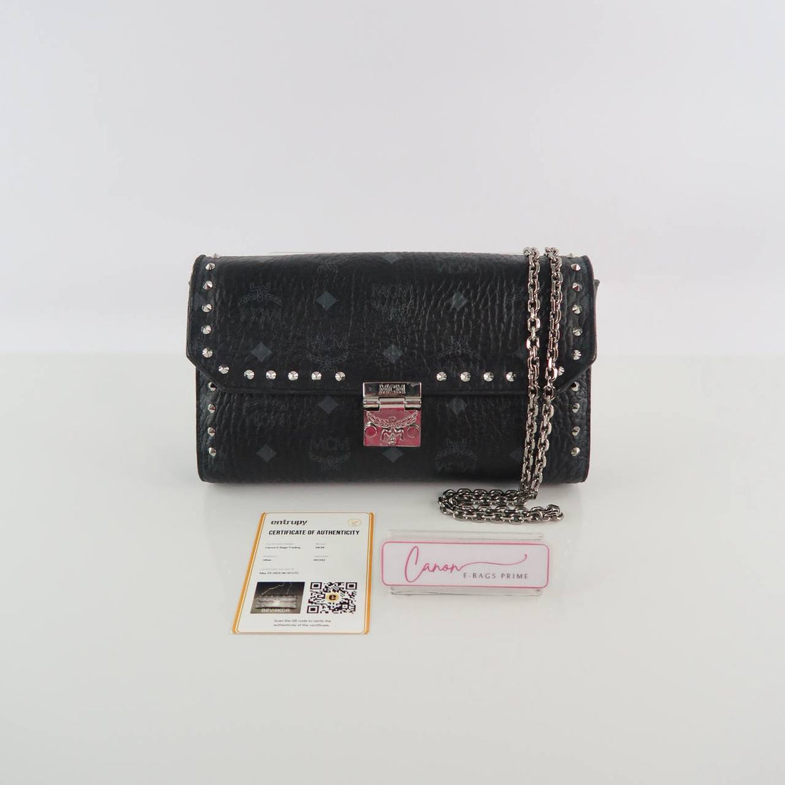 Tracy Crossbody Wallet on Chain