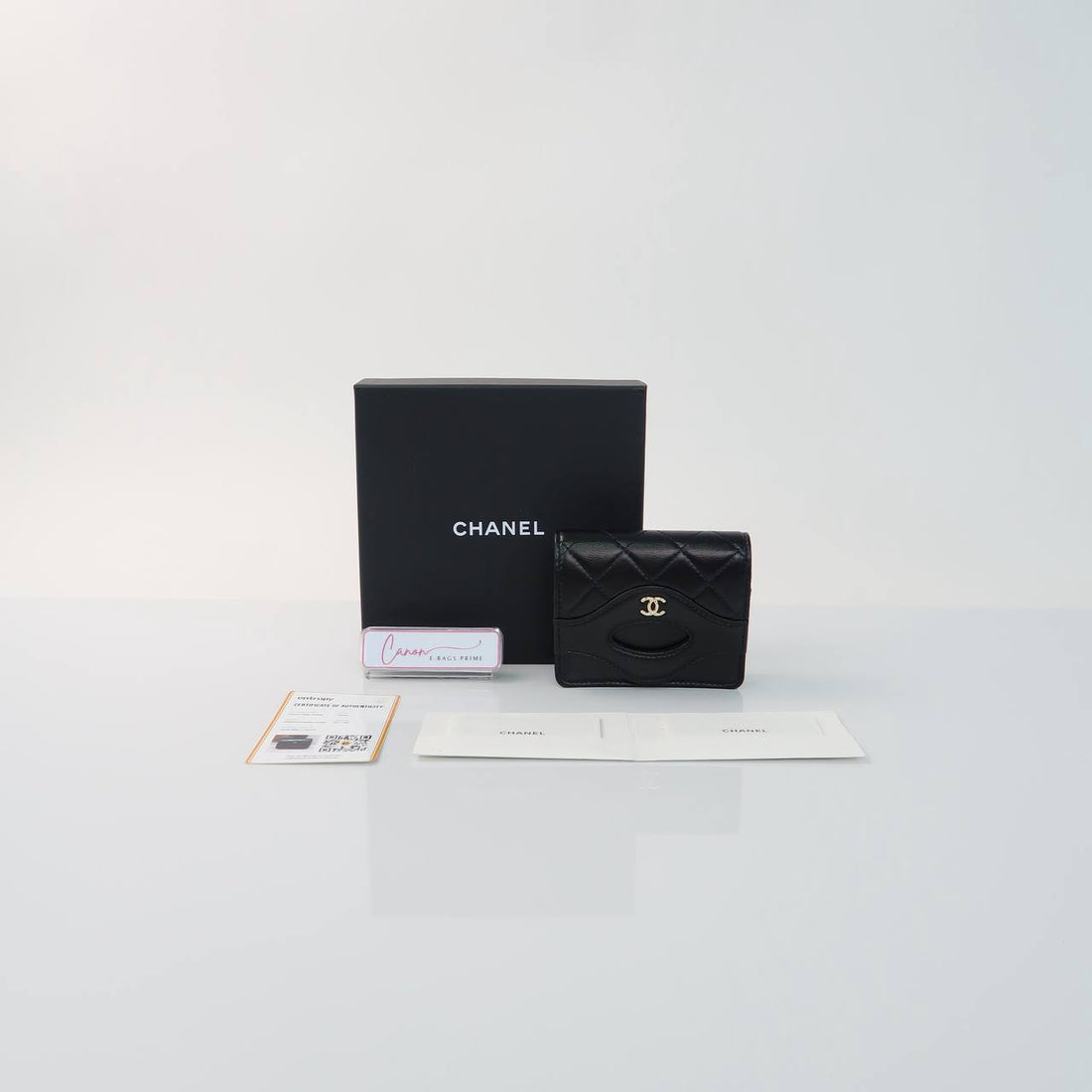 31 Flap Shiny Card Holder