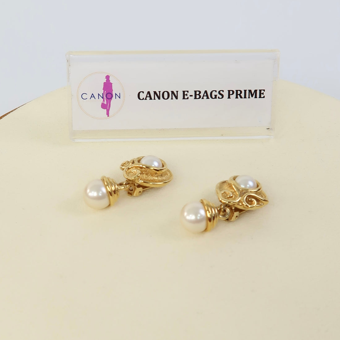 Double White Round Pearls drop clip