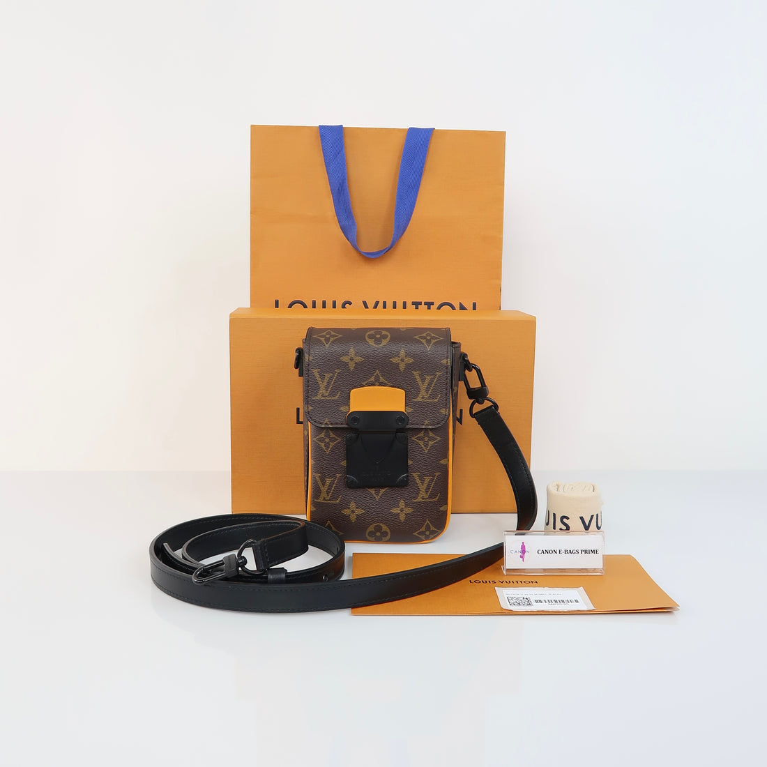 S-Lock Vertical Wearable Wallet