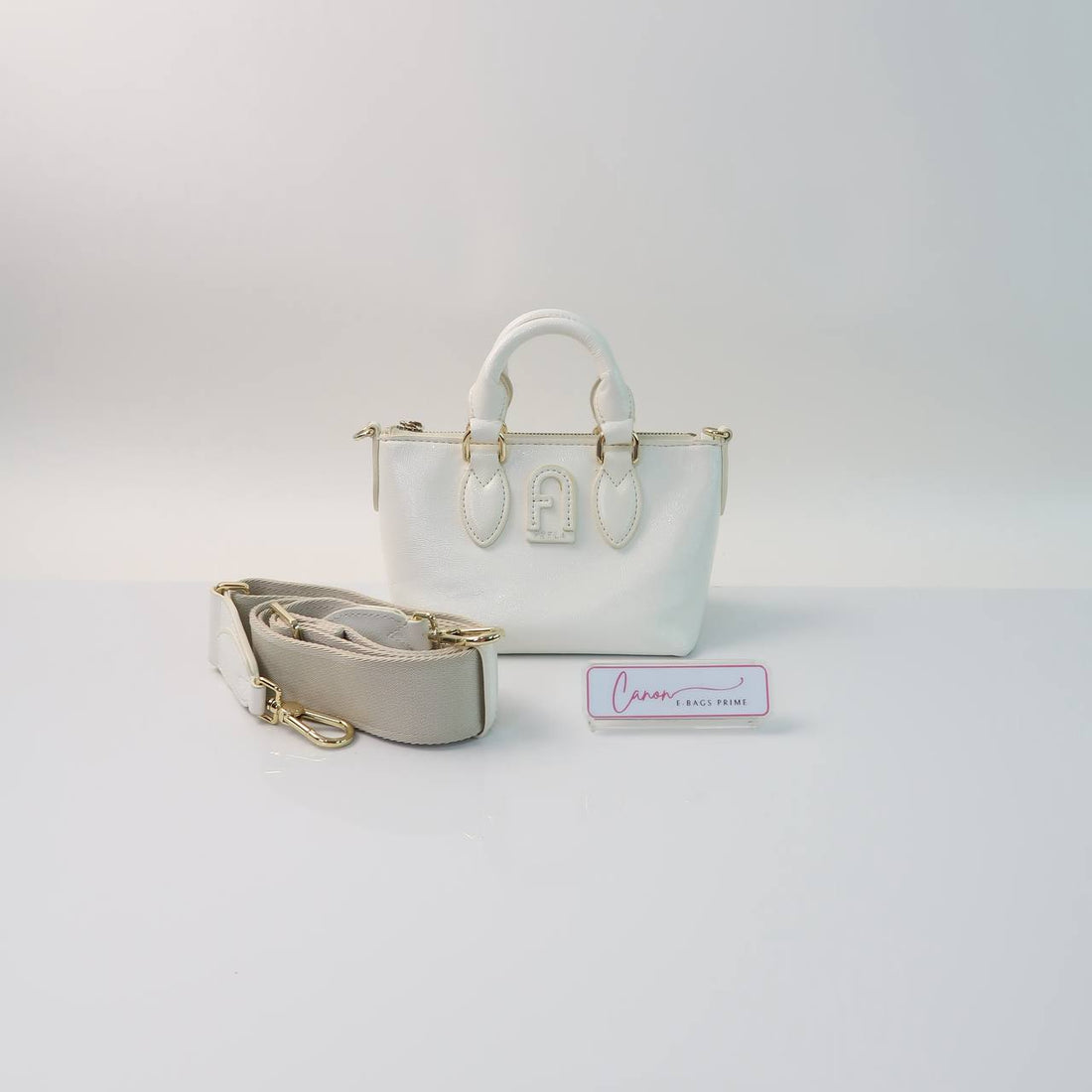 Calipso M Crossbody Two Way Handle