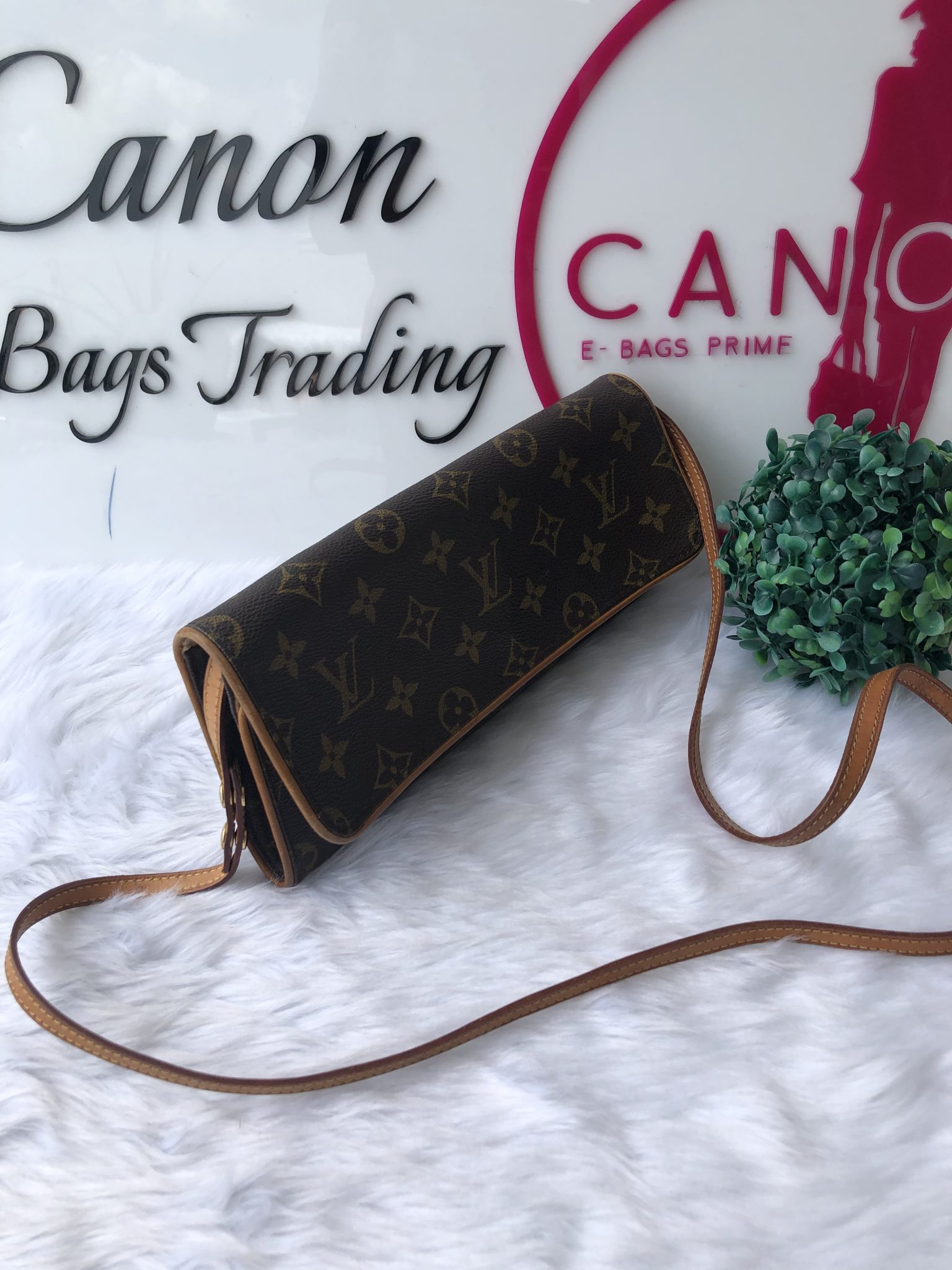 SOLD Louis Vuitton Monogram Pochette Sling Bag. Made in Spain - Canon E-Bags Prime