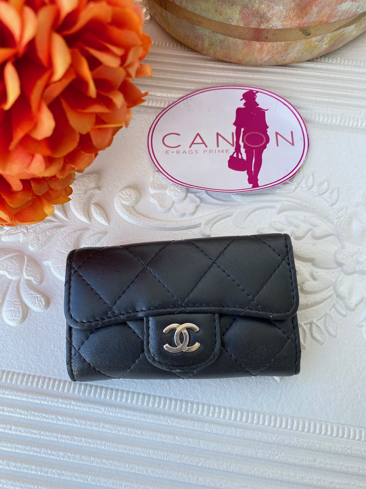 Chanel Black Quilted 6 Key Holder Lambskin. Made in Italy. Series 22xxx. -  Canon E-Bags Prime