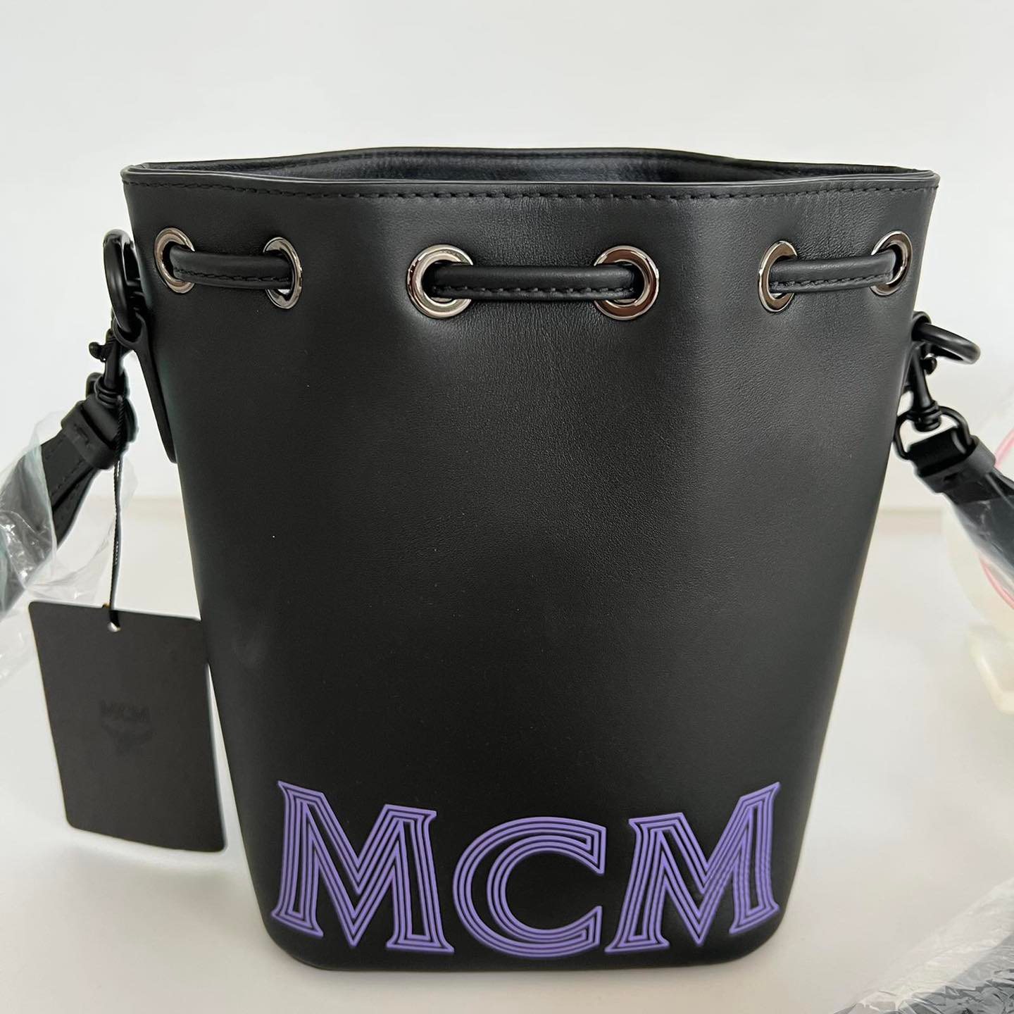 MCM Black Leather Drawstring Bucket Hobo 8mcm1228 – Bagriculture
