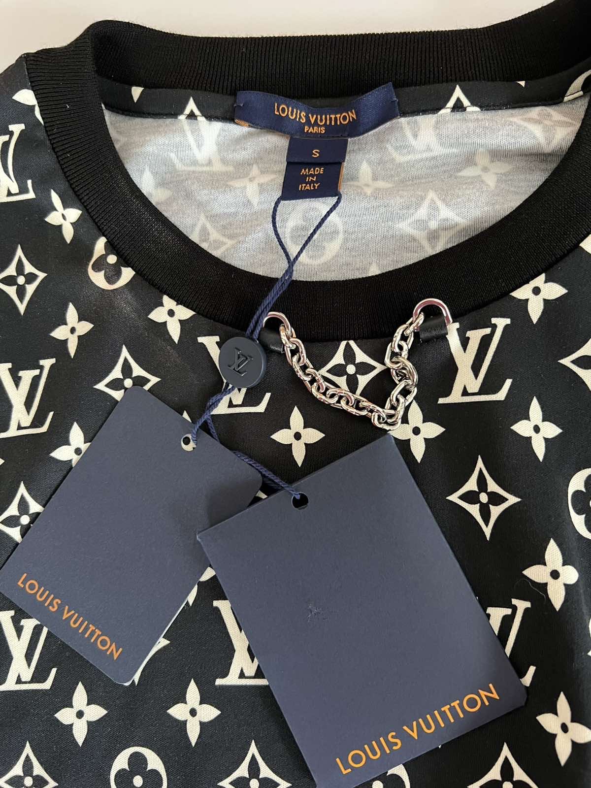 Louis Vuitton Stripe Accent Monogram T-Shirt Blue Glacier. Size M0