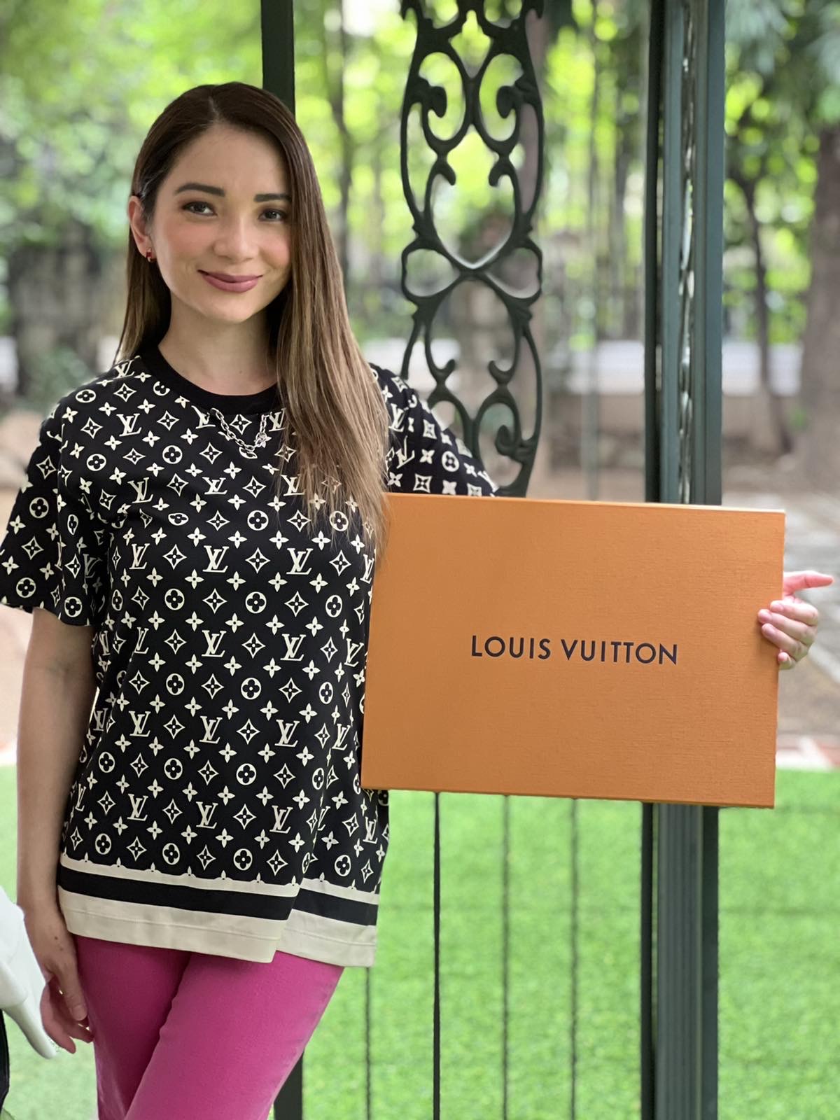 Louis Vuitton Stripe Accent Monogram T-Shirt. Size S