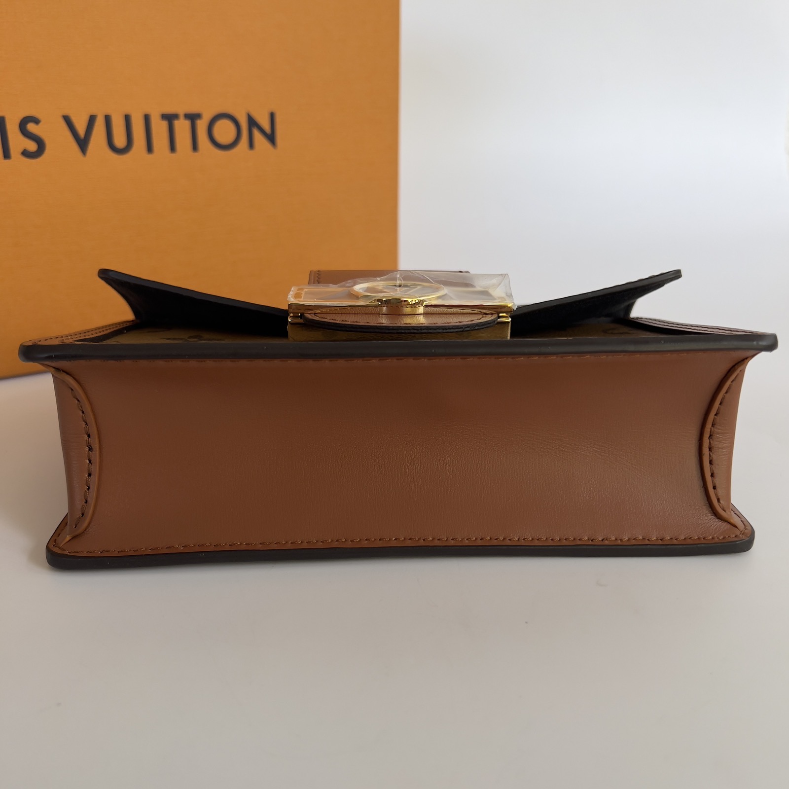 Louis Vuitton Dauphine Compact Wallet M69354 Reverse Monogram coated canvas