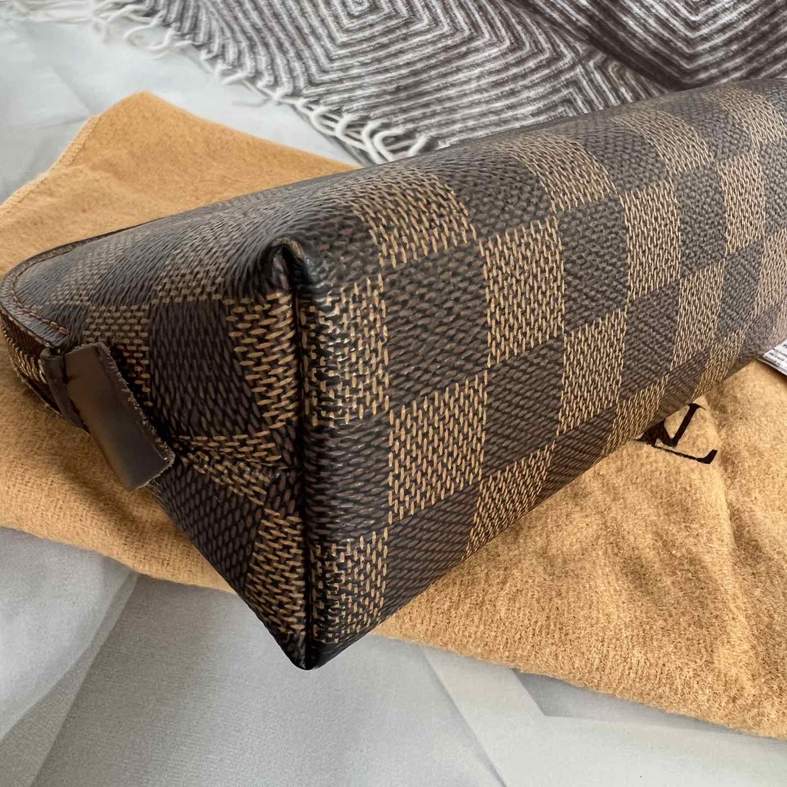 SOLD/LAYAWAY💕 Louis Vuitton Damier Ebene Cosmetic Pouch GM. Made in  France. No inclusions ❤️
