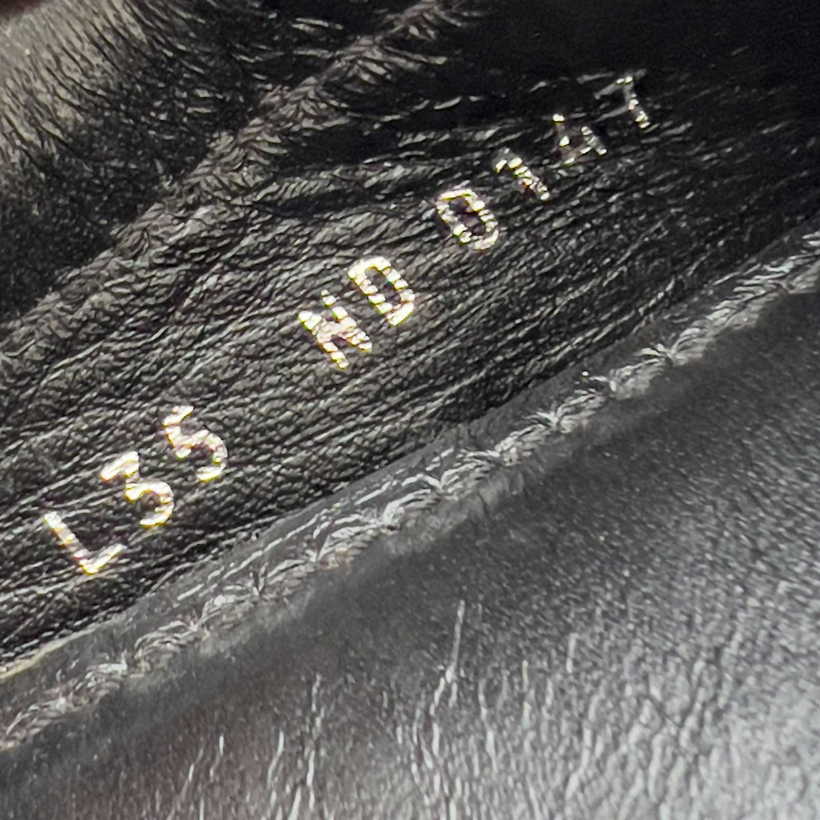 Mocassin Gloria en Monogram Empreinte via Louis Vuitton €460