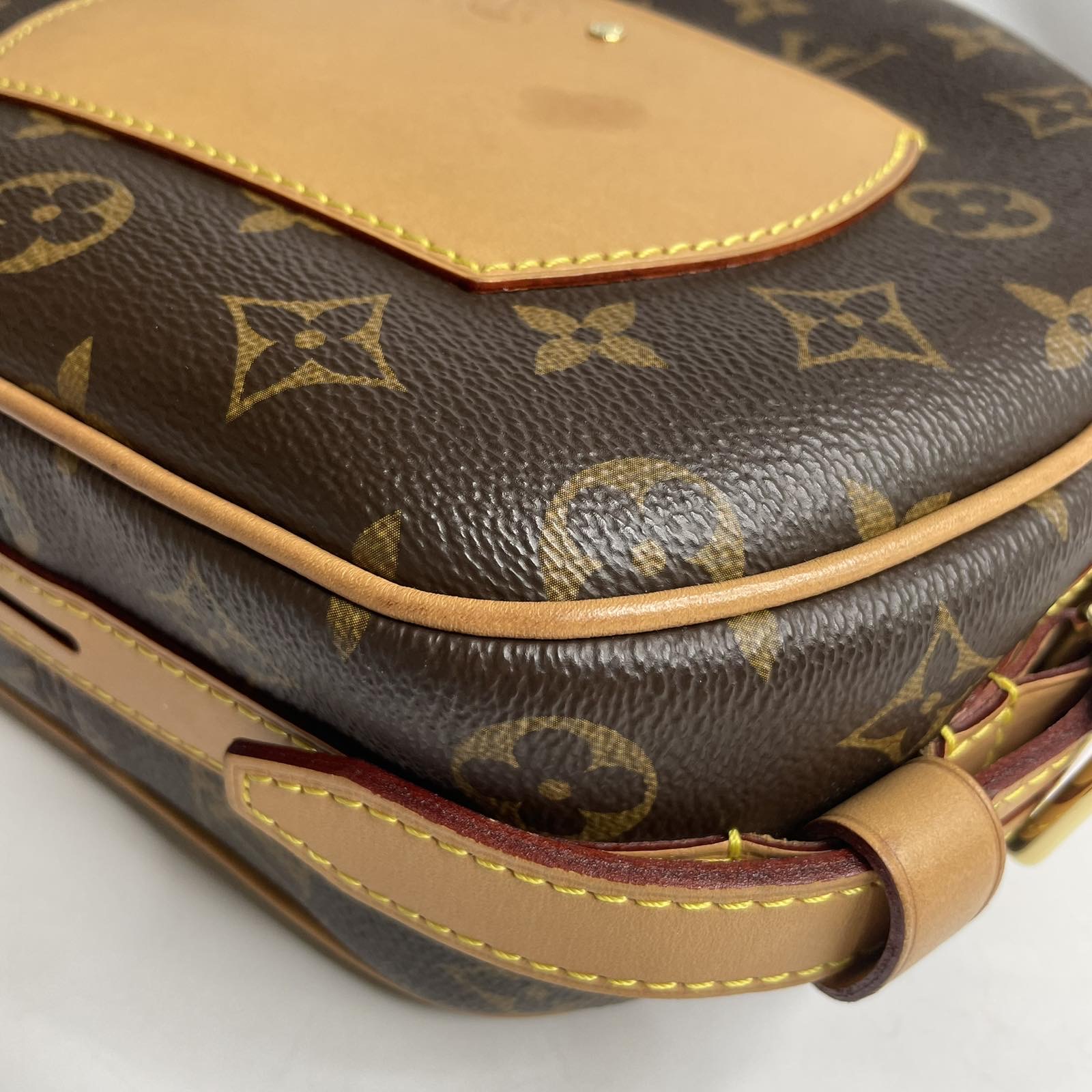 Louis Vuitton Monogram Canvas Boite. DC: DU1149. Made in France. With  booklet, dustbag, tag, lock & key, clochette and certificate of  authenticity from ENTRUPY ❤️ - Canon E-Bags Prime