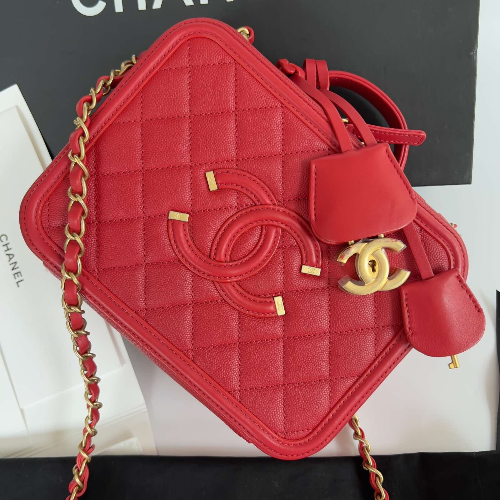 Chanel Filigree Vanity Red Medium Caviar Gold Hardware. Small. Series  25xxxxxx. With booklet, authenticity card, dustbag, box & certificate of