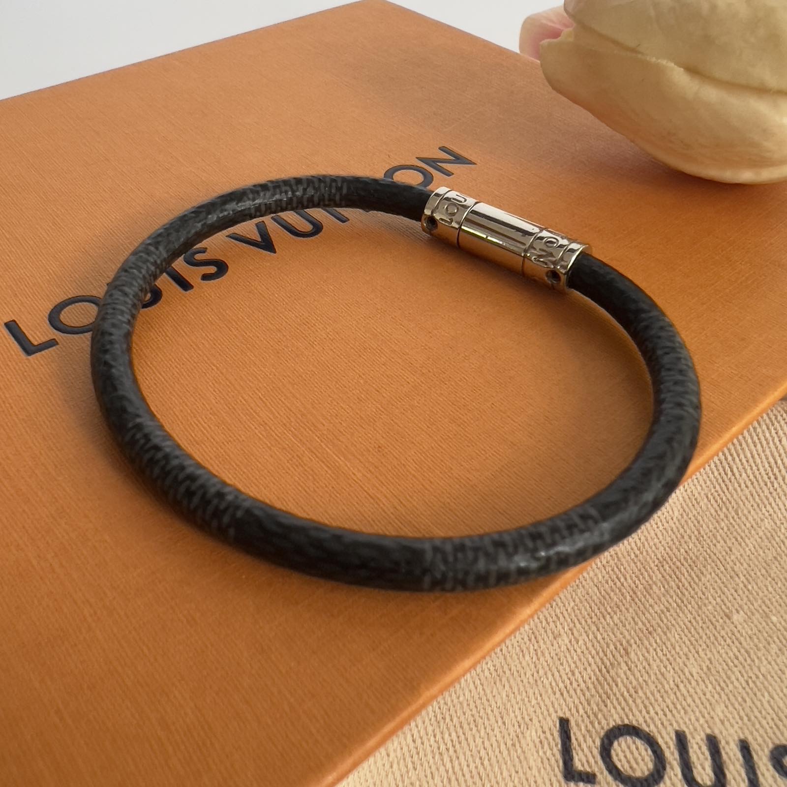 Louis Vuitton Damier Graphite Keep It Bracelet With dustbag  box    Canon EBags Prime