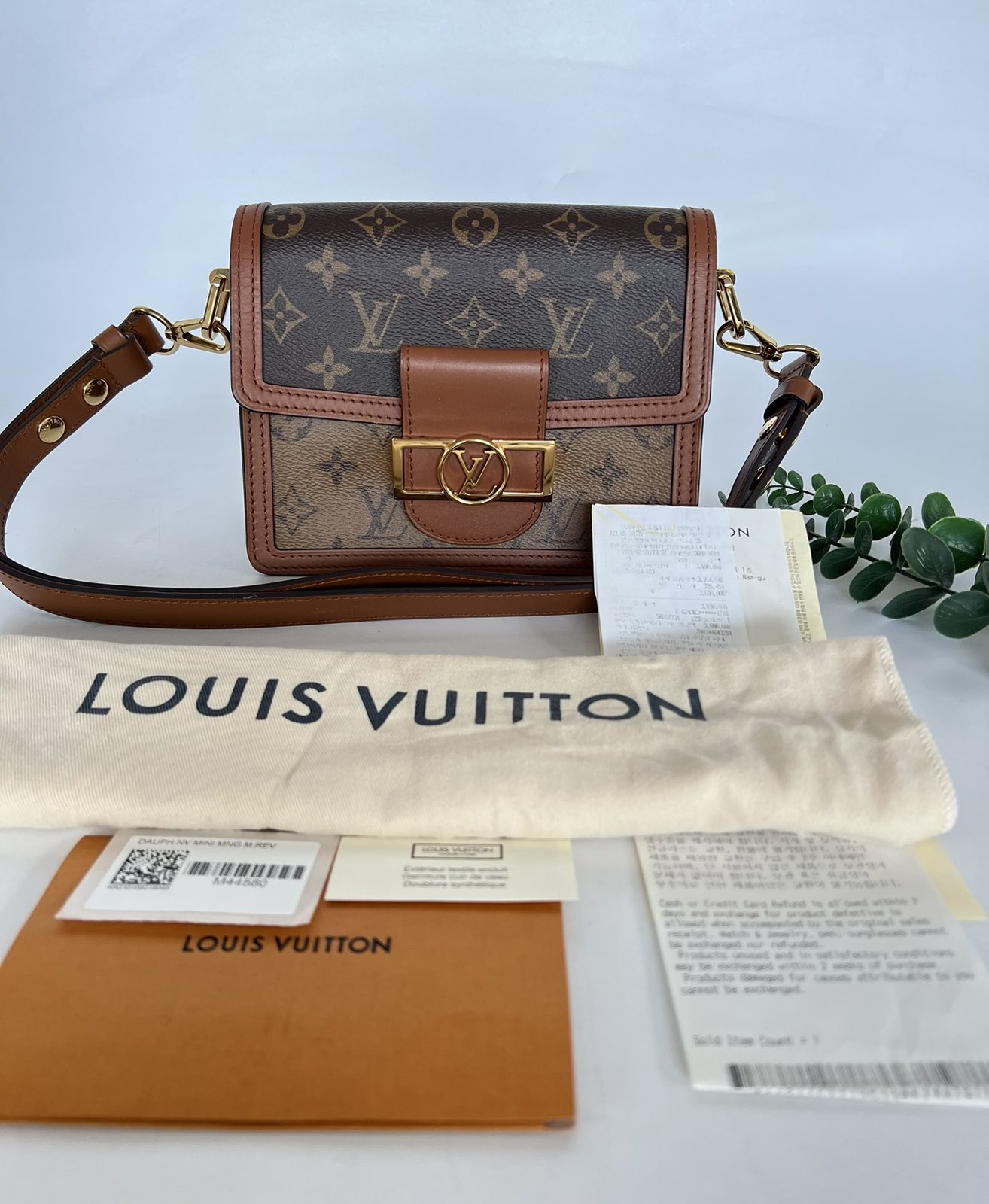 SOLD/LAYAWAY💕 Louis Vuitton Reverse Monogram Dauphine Medium Gold  Hardware. DC: FL0211. With long strap, receipt & dustbag ❤️