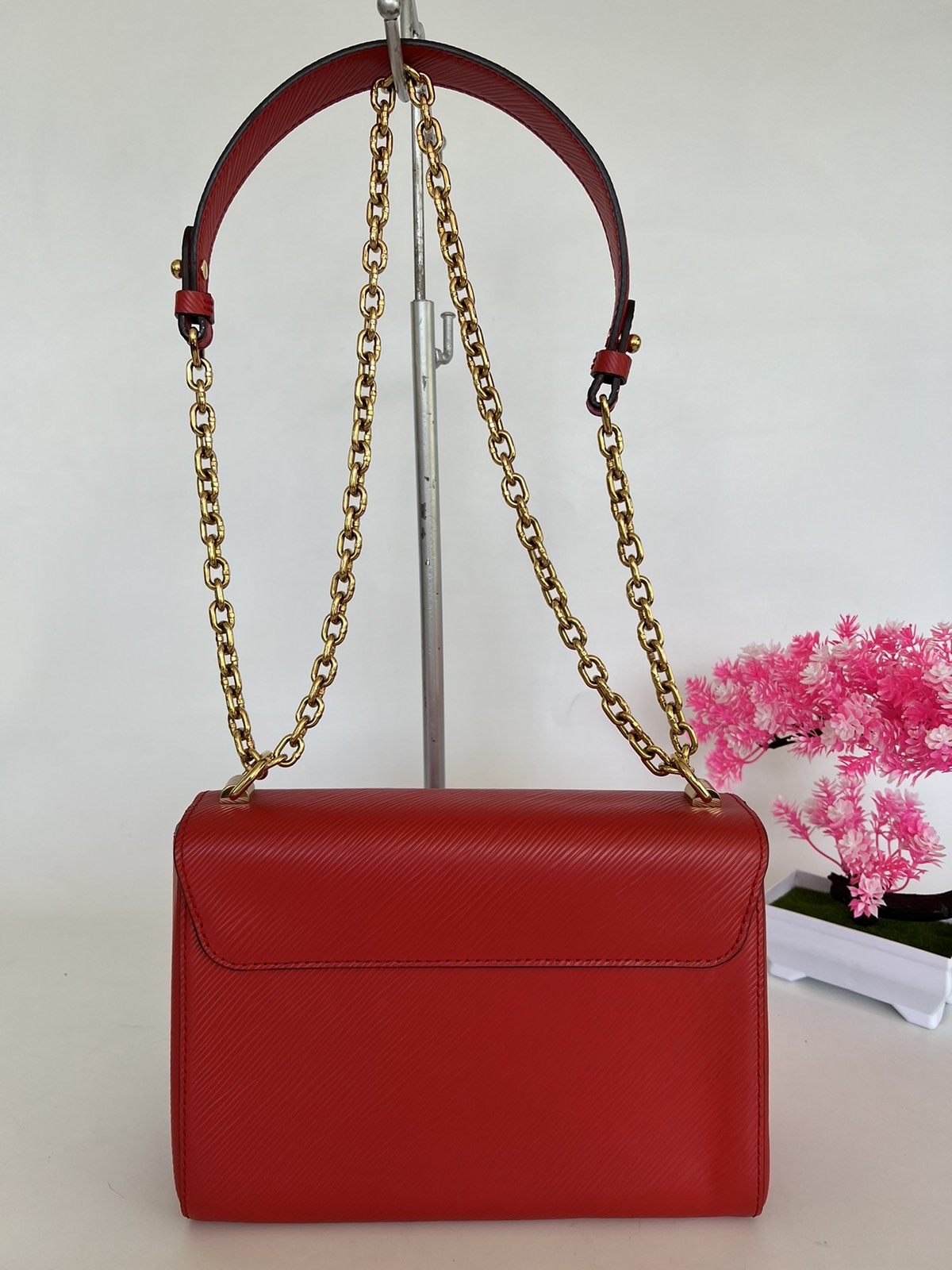 Louis Vuitton Epi Leather Black/Red Floral Twist Bag. DC: FL3142