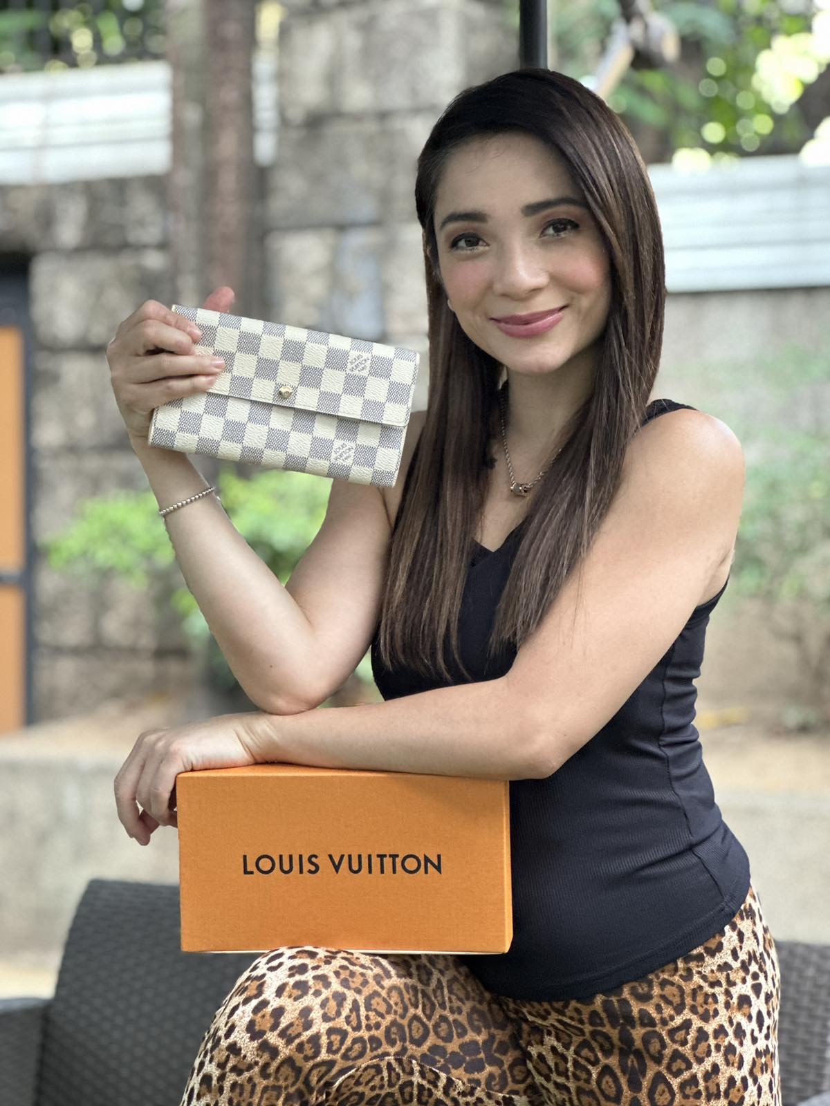 Louis Vuitton Damier Azur Sarah Wallet. DC: CA2049. Made in Spain. With  dustbag & box ❤️