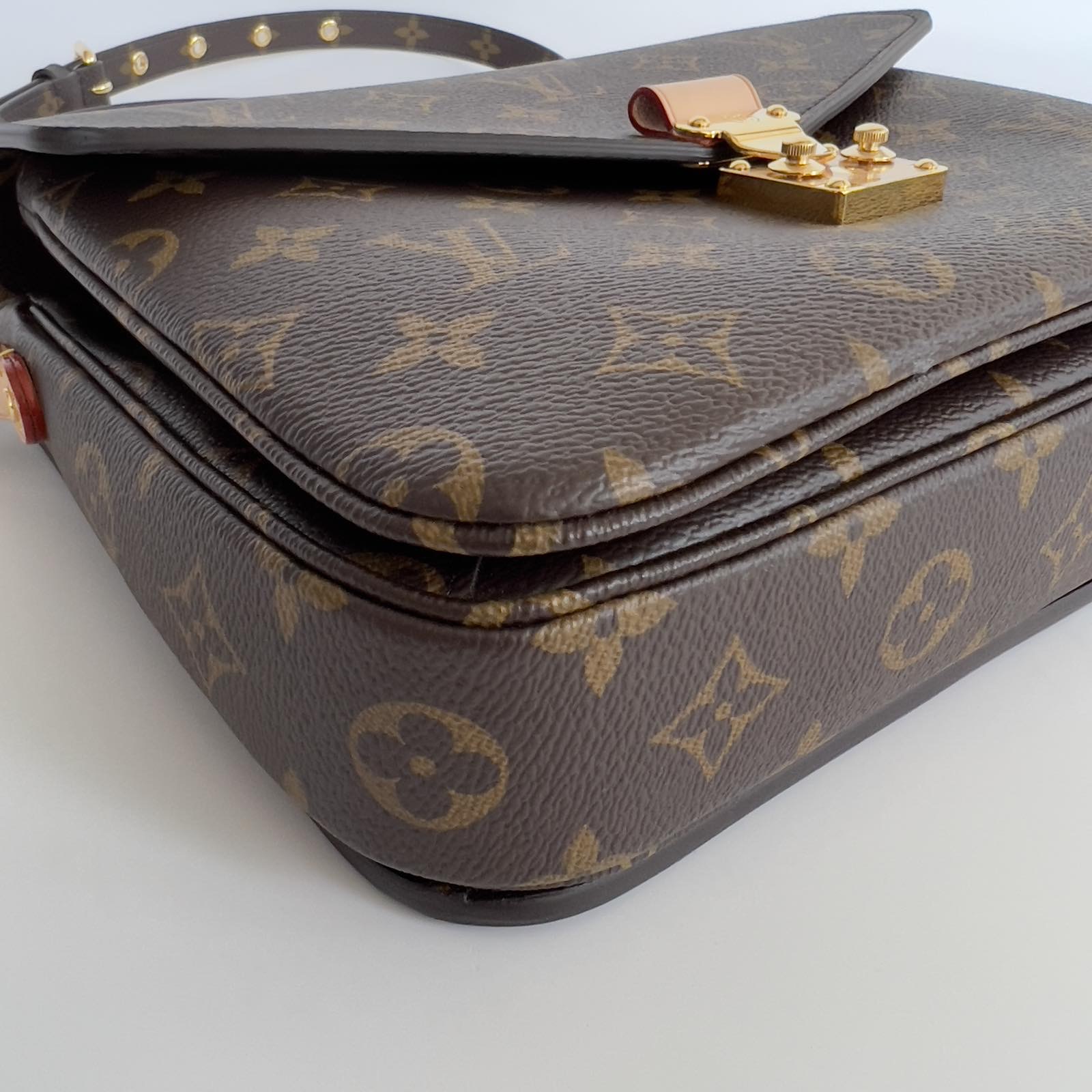 SOLD/LAYAWAY💕 Louis Vuitton Monogram Canvas Metis. Microchip. Made in  Italy. With dustbag, box, paperbag & certificate of authenticity from  ENTRUPY ❤️ - Canon E-Bags Prime