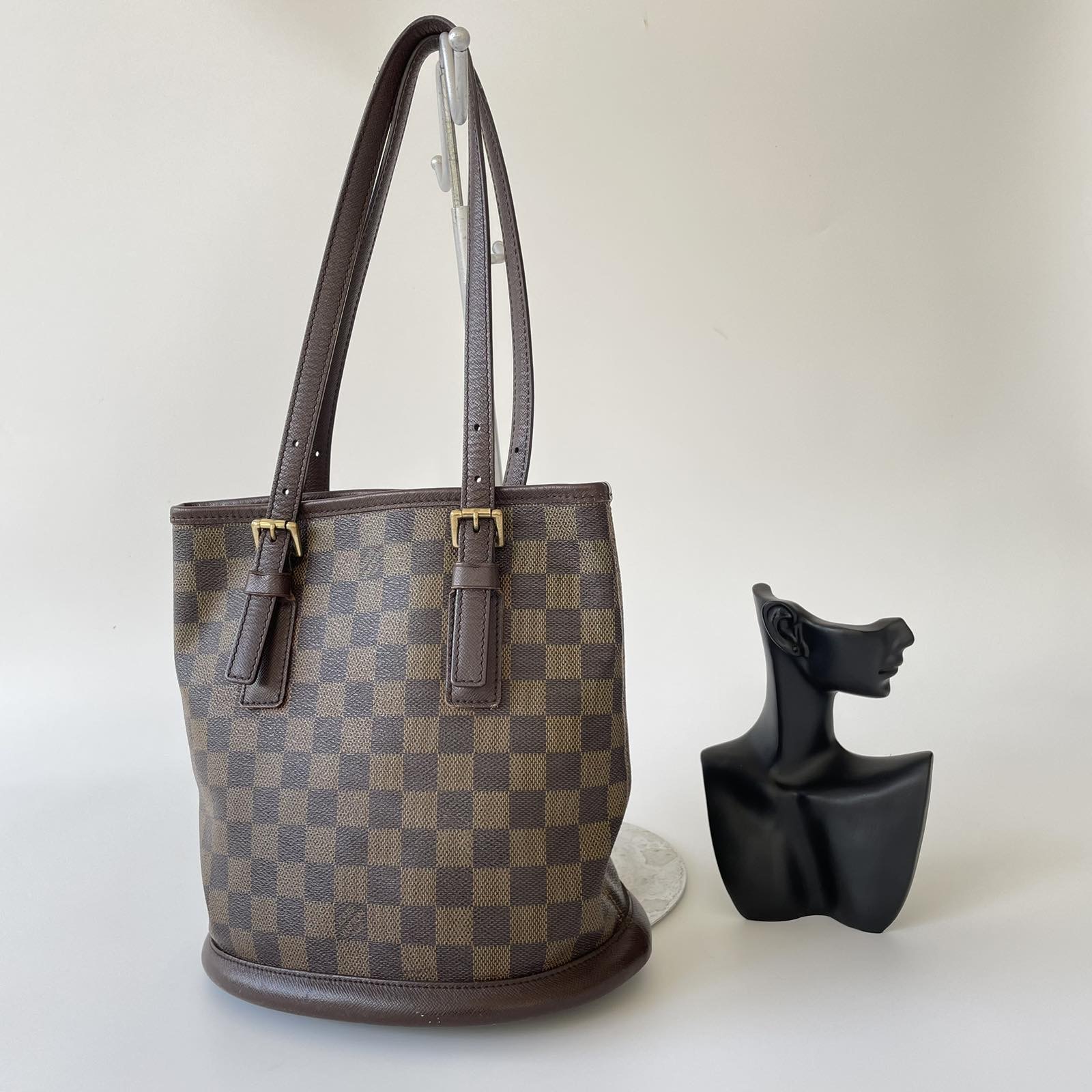 Louis Vuitton Damier Ebene Marais Bucket Bag w/ Accessory Pochette Louis  Vuitton