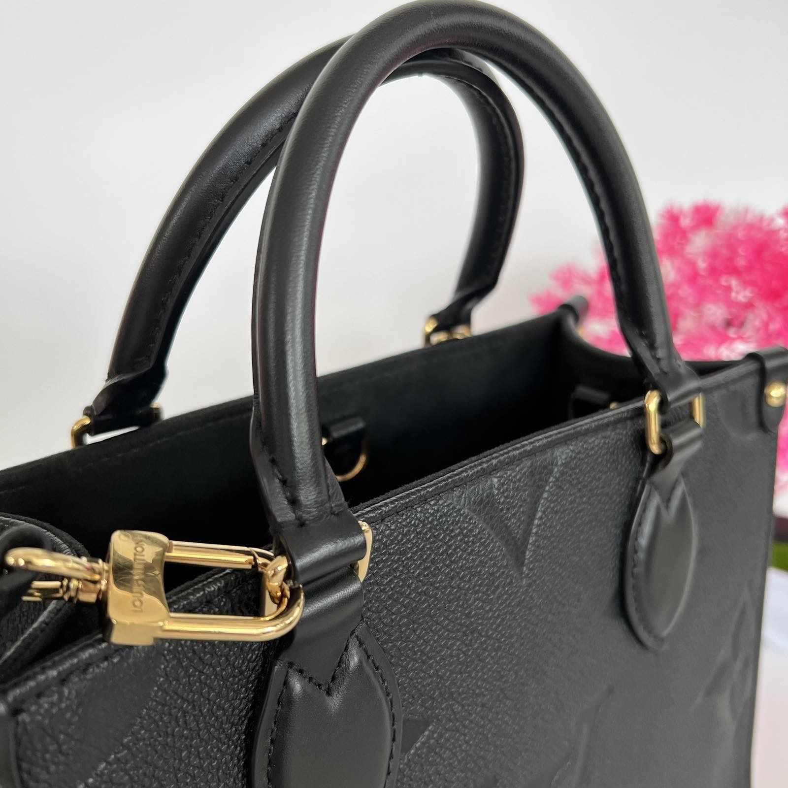 SOLD/LAYAWAY💕 Louis Vuitton Black Empreinte On The Go PM. Microchip. With  long strap, care cards & dustbag ❤️