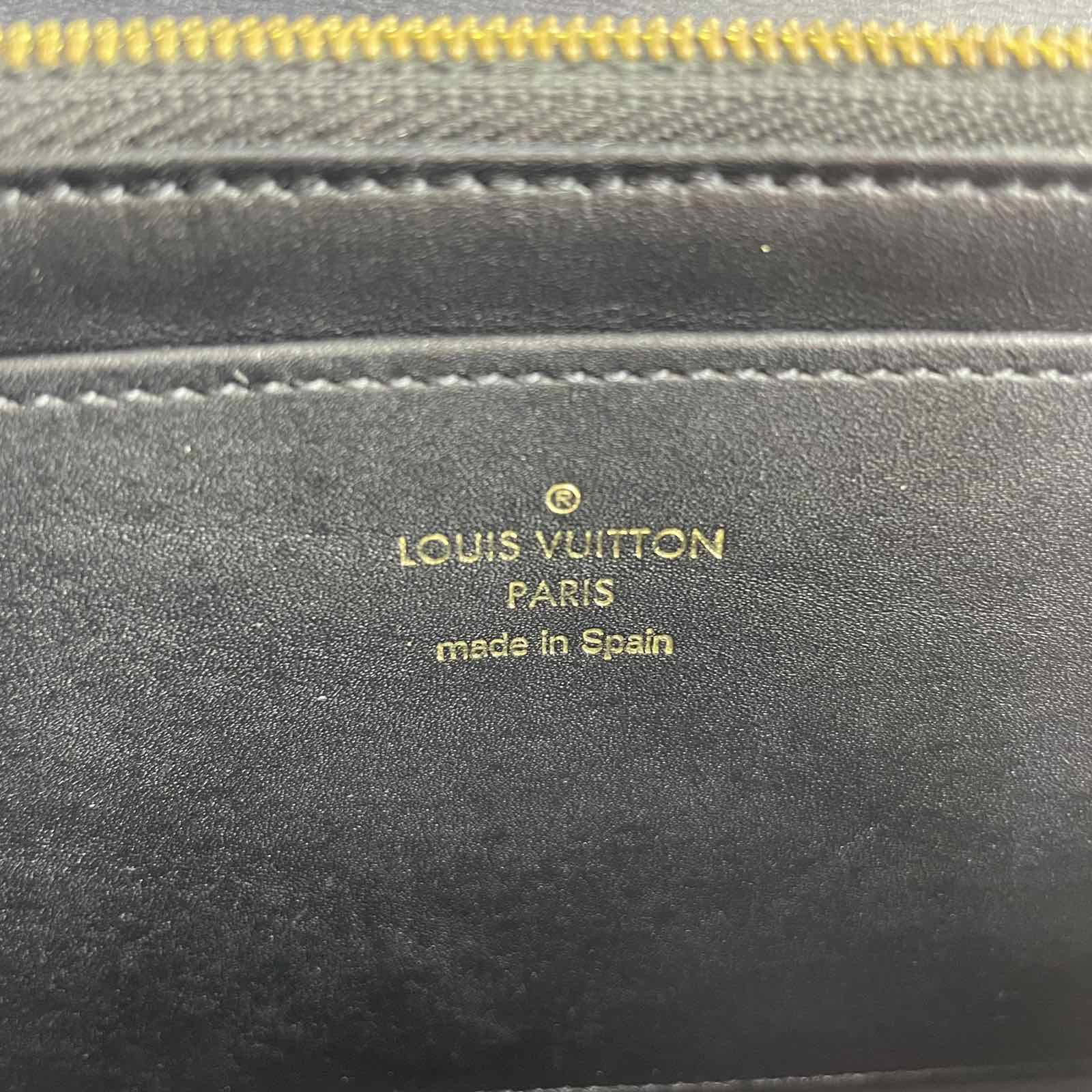 Louis Vuitton Monogram Blanc Long Wallet Pink Interior. DC: CA 0152. Made  in Spain.