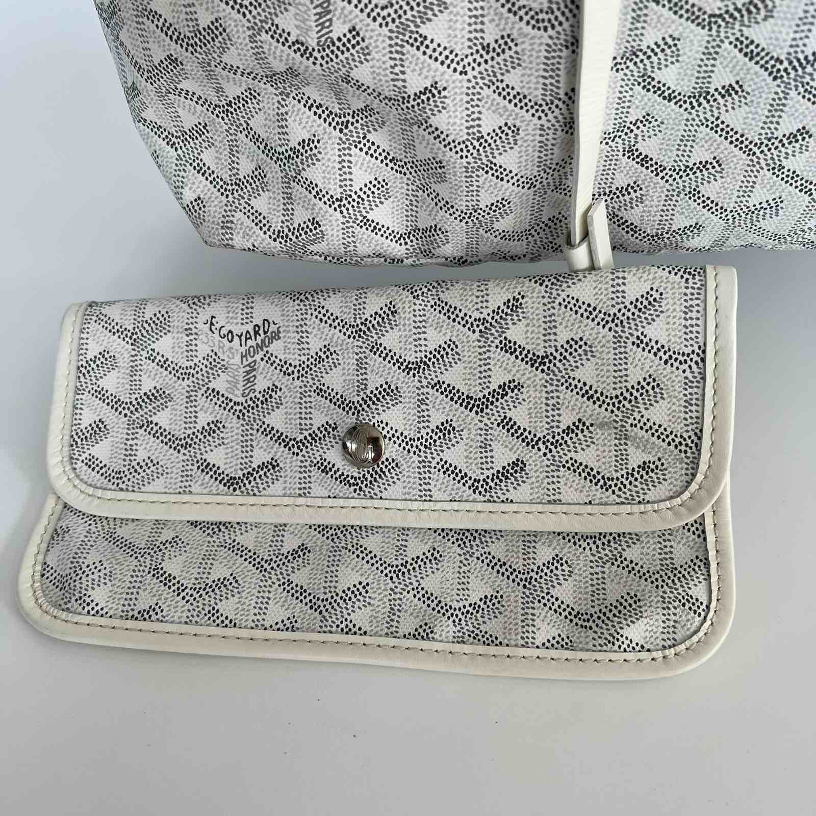 Goyard White St. Louis PM. Made in France. With pouch, care card & dustbag  ❤️