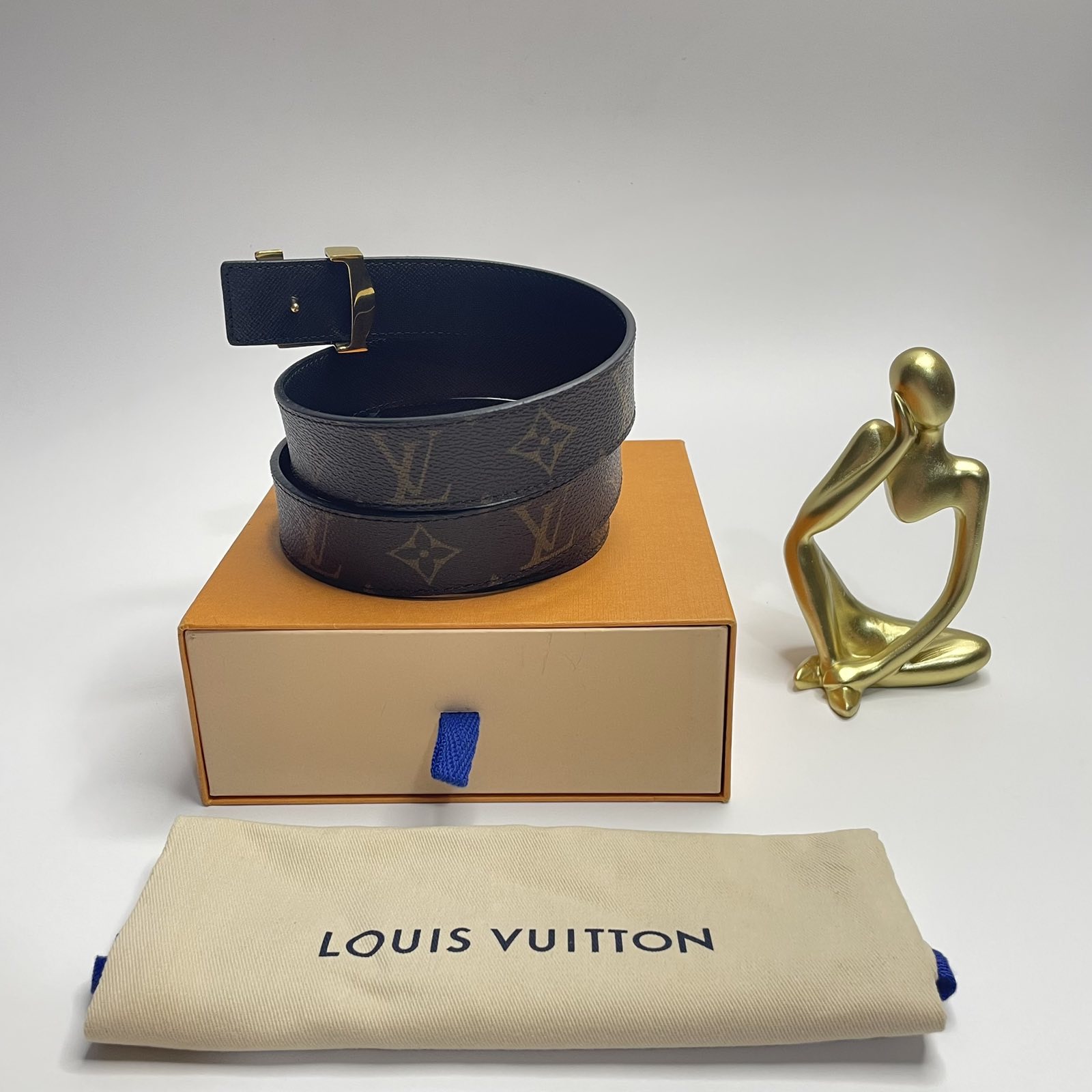 Louis Vuitton Reversible Belt Monogram/Black with Gold Buckle. Size 95 cm.  Made in Spain. With dustbag & box ❤️
