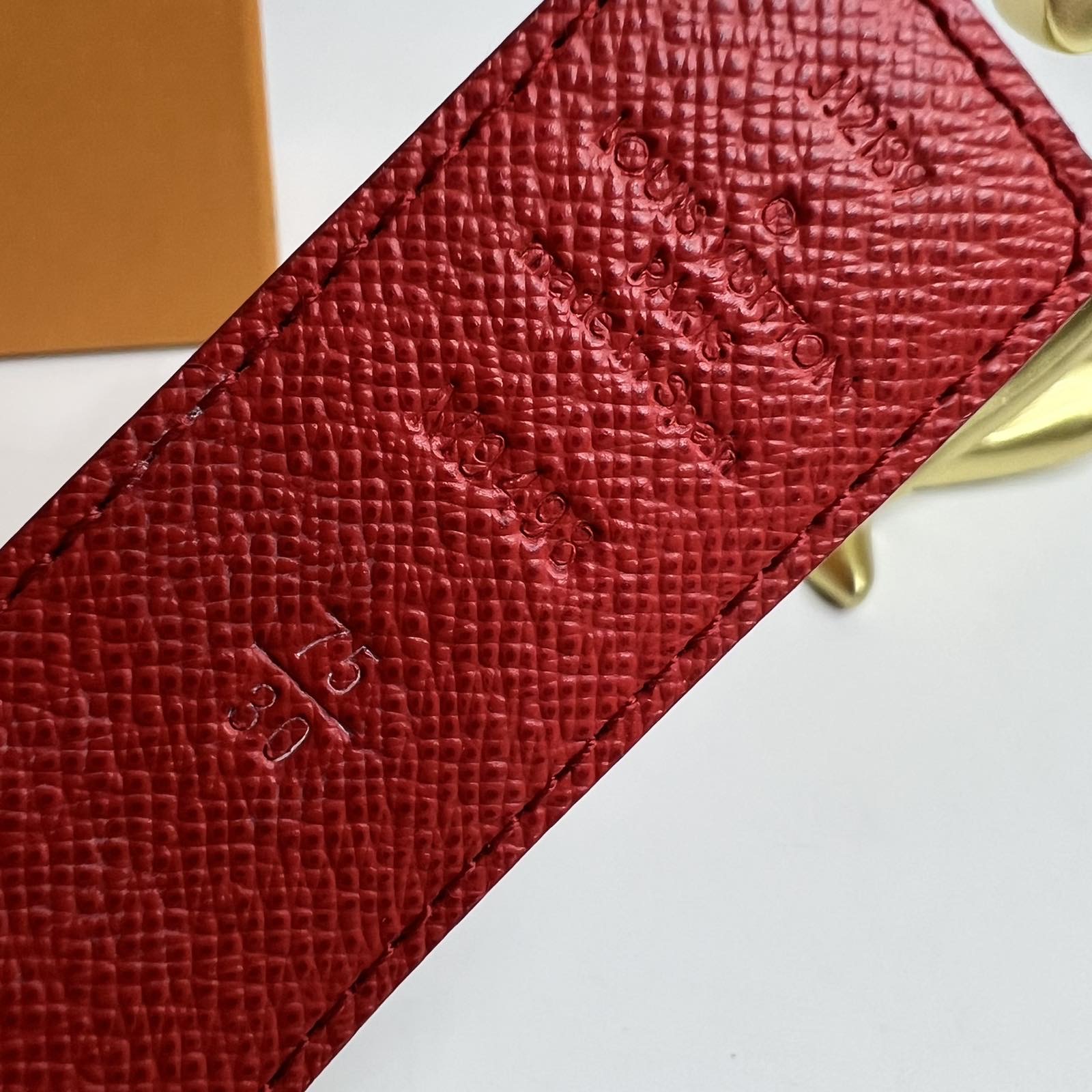 Leather belt Louis Vuitton Red size 75 cm in Leather - 32806077