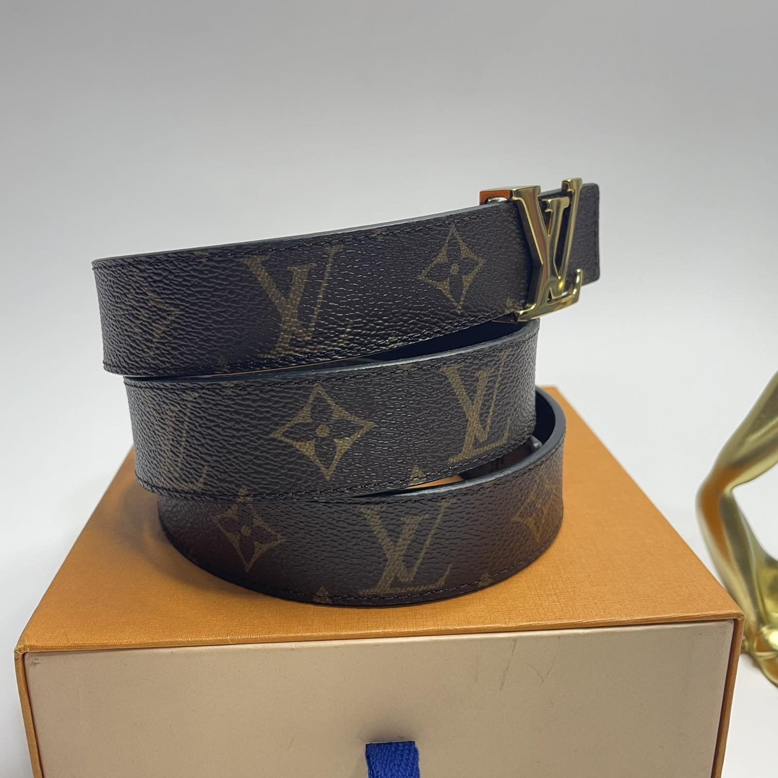 Louis Vuitton Reversible Belt Monogram/Red with Gold Buckle. Size 75 cm.  Made in Spain. With box ❤️ - Canon E-Bags Prime