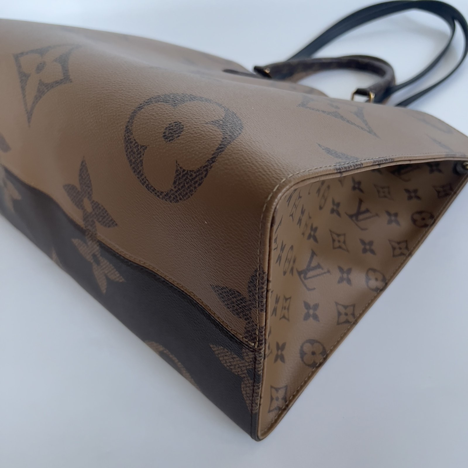 Louis Vuitton Reverse Monogram Canvas On The Go MM. Microchip. Made in  France. With care cards, receipt, dustbag, box, paperbag & certificate of  authenticity from ENTRUPY ❤️ - Canon E-Bags Prime
