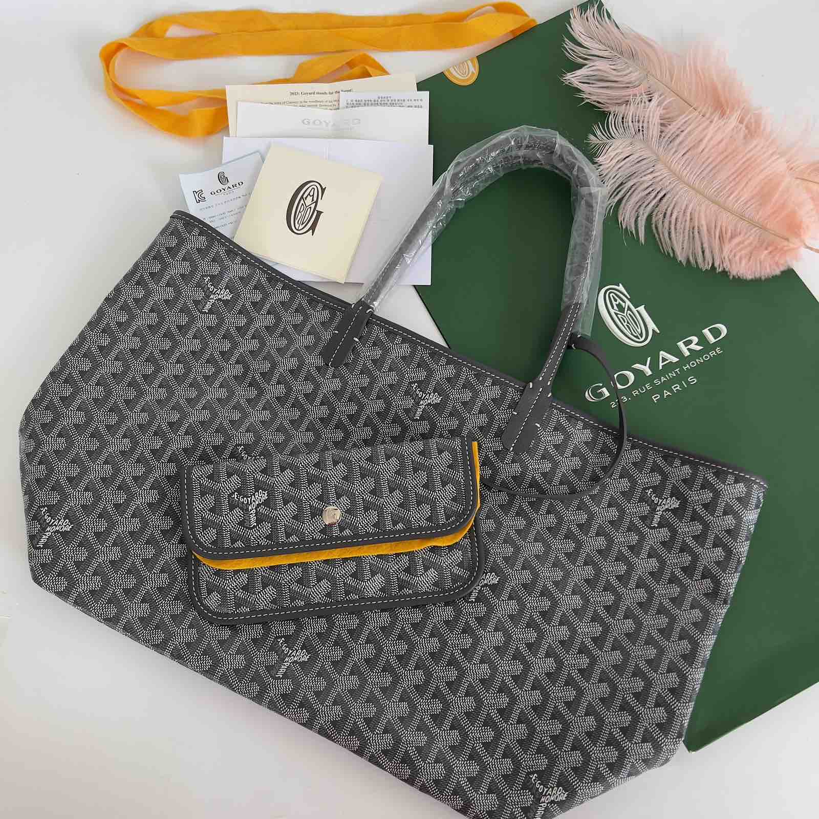 Goyard St. Louis Gray PM. Made in France. With care card, pouch, receipt &  paperbag ❤️