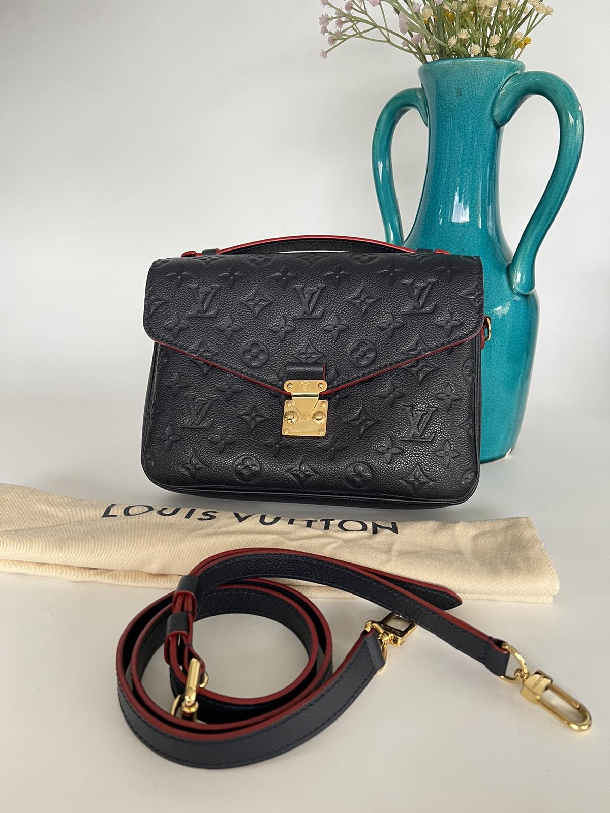 Louis Vuitton Epi Leather Speedy 30 Blue. Made in France. DC: VI0951