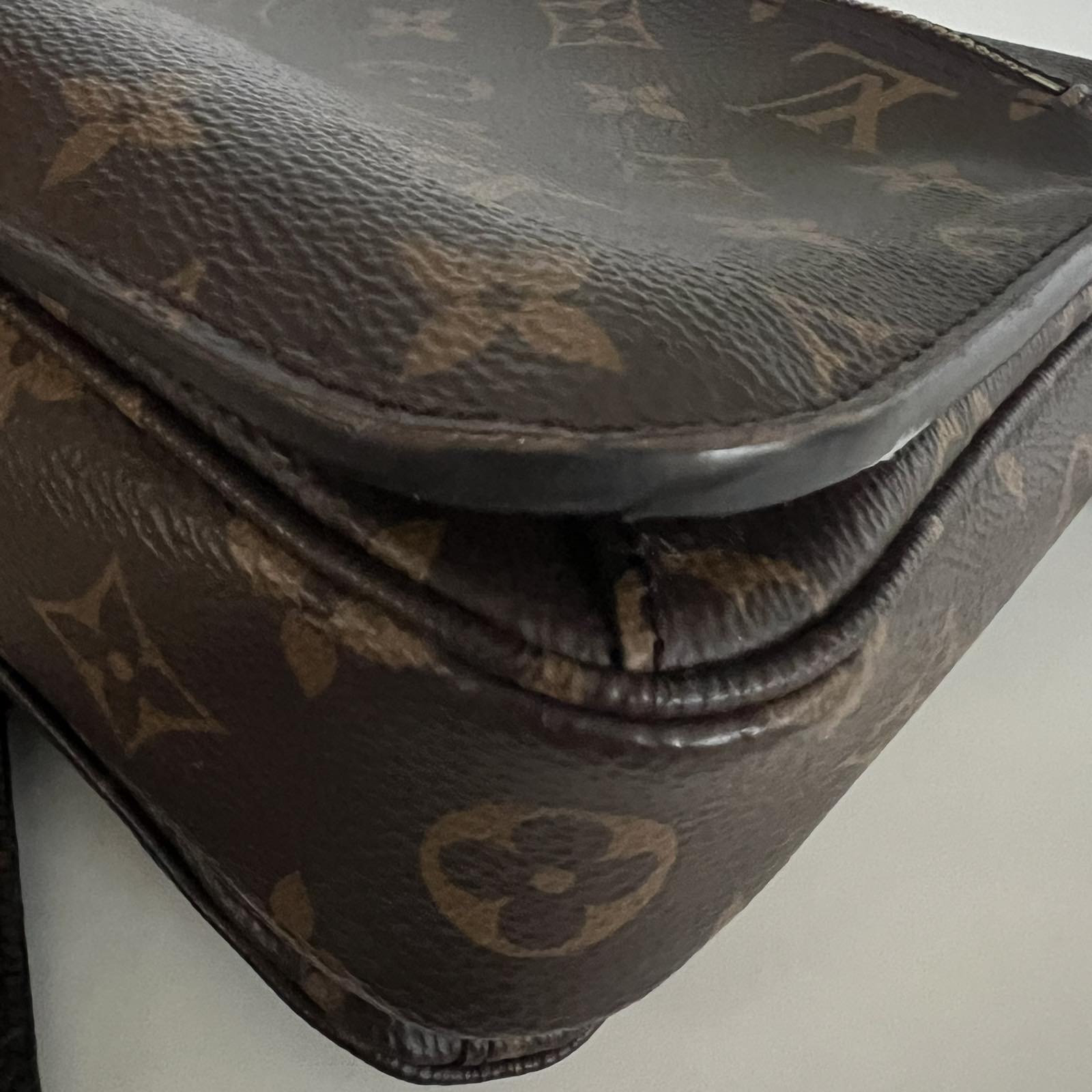 Louis Vuitton Monogram Canvas Metis. DC: PL3119. Made in Italy