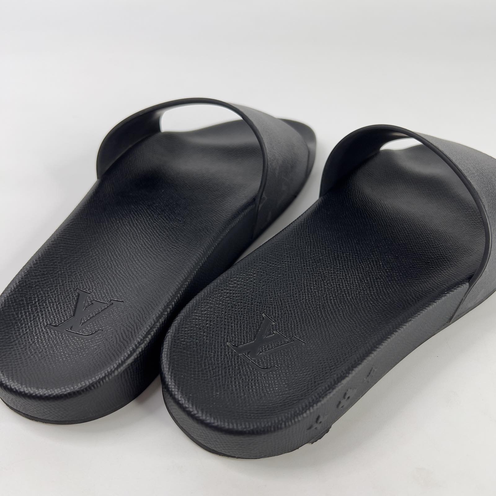 Louis Vuitton Monogram Eclipse Slides. Size 39. Made in Italy. No