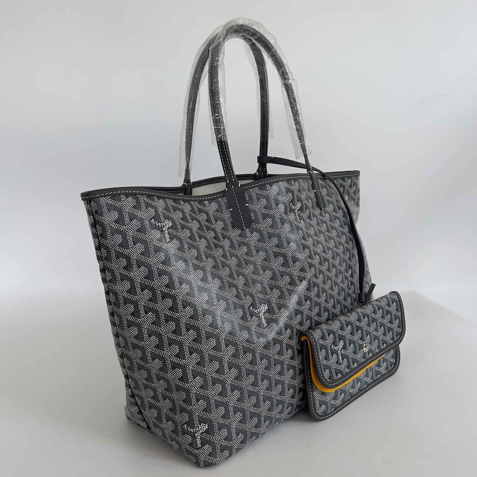 Goyard St. Louis Gray PM. Made in France. With care card, pouch, receipt &  paperbag ❤️