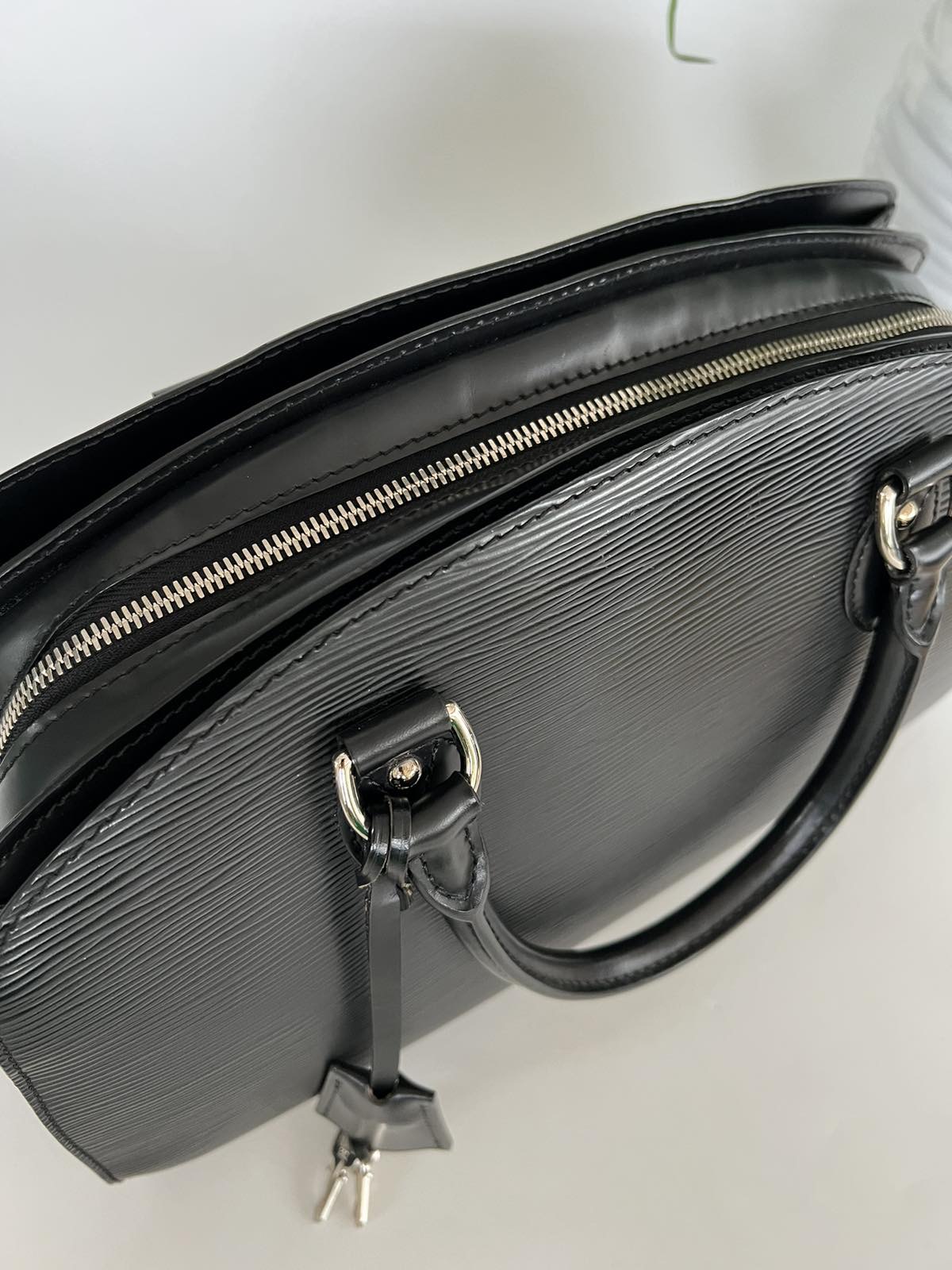 Louis Vuitton Pont Neuf Noir with Strap 15epi617 Black Epi Leather