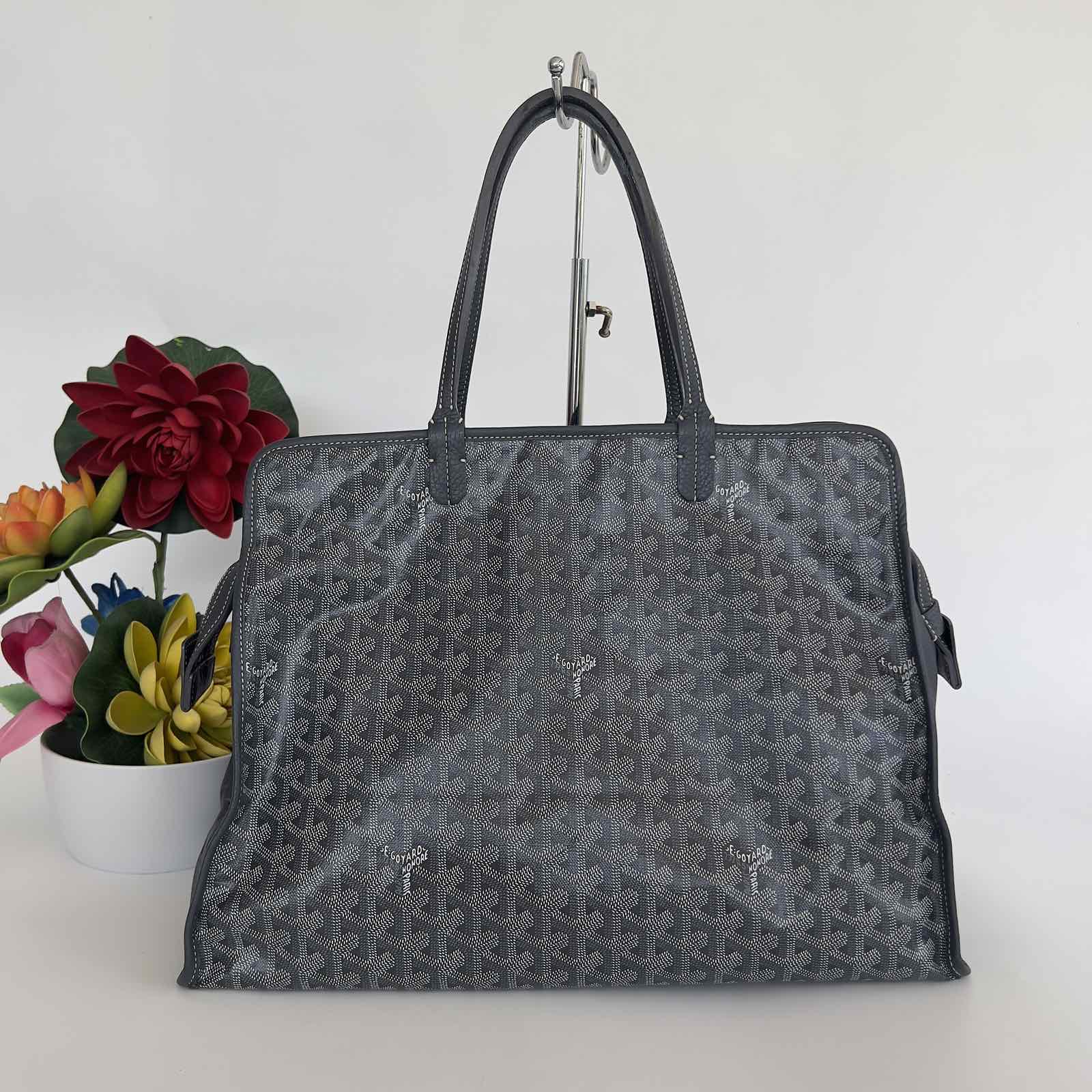 Goyard Gray Sac Hardy. Made in France. With pouch & dustbag ❤️
