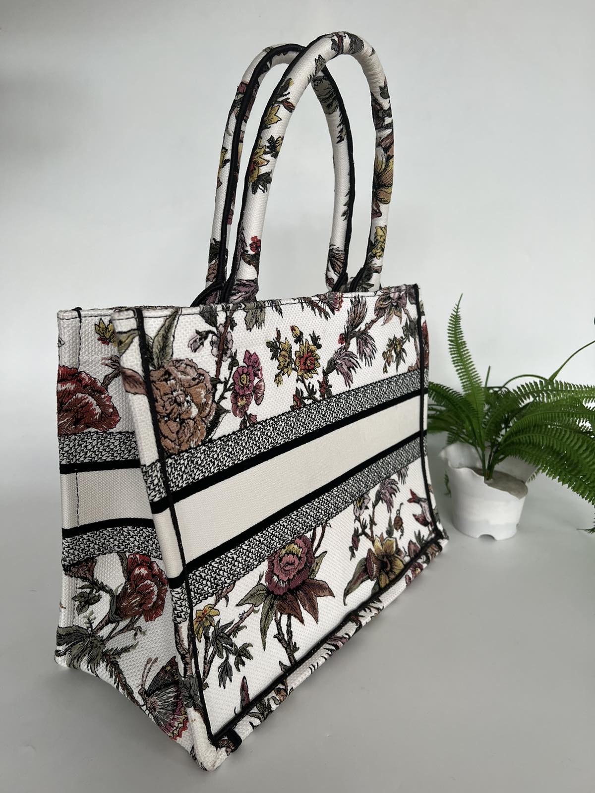 thebagfinder. Christian Dior Book Tote Small Floral