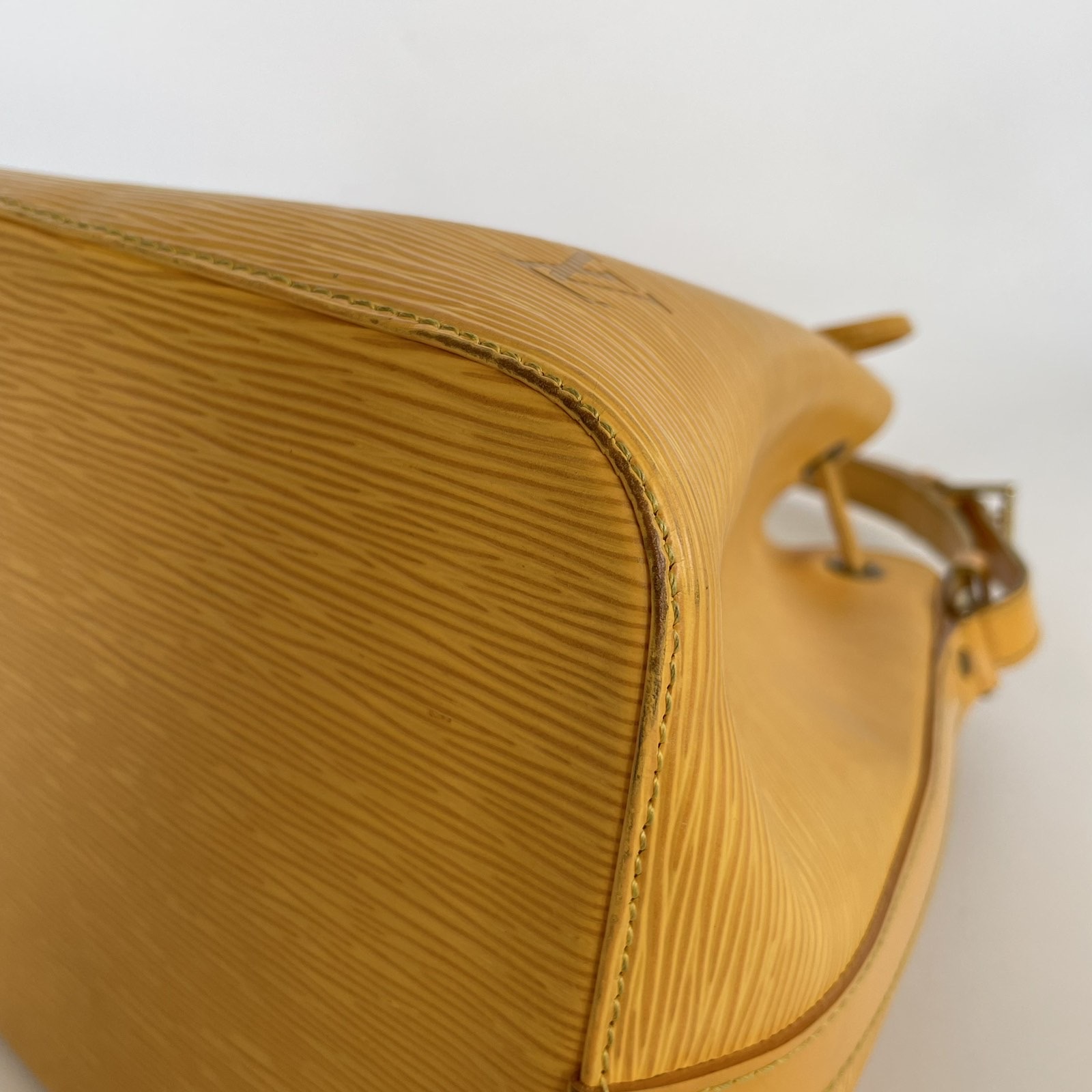 Louis Vuitton Vintage Epi Petit Noe - Brown Bucket Bags, Handbags -  LOU709662