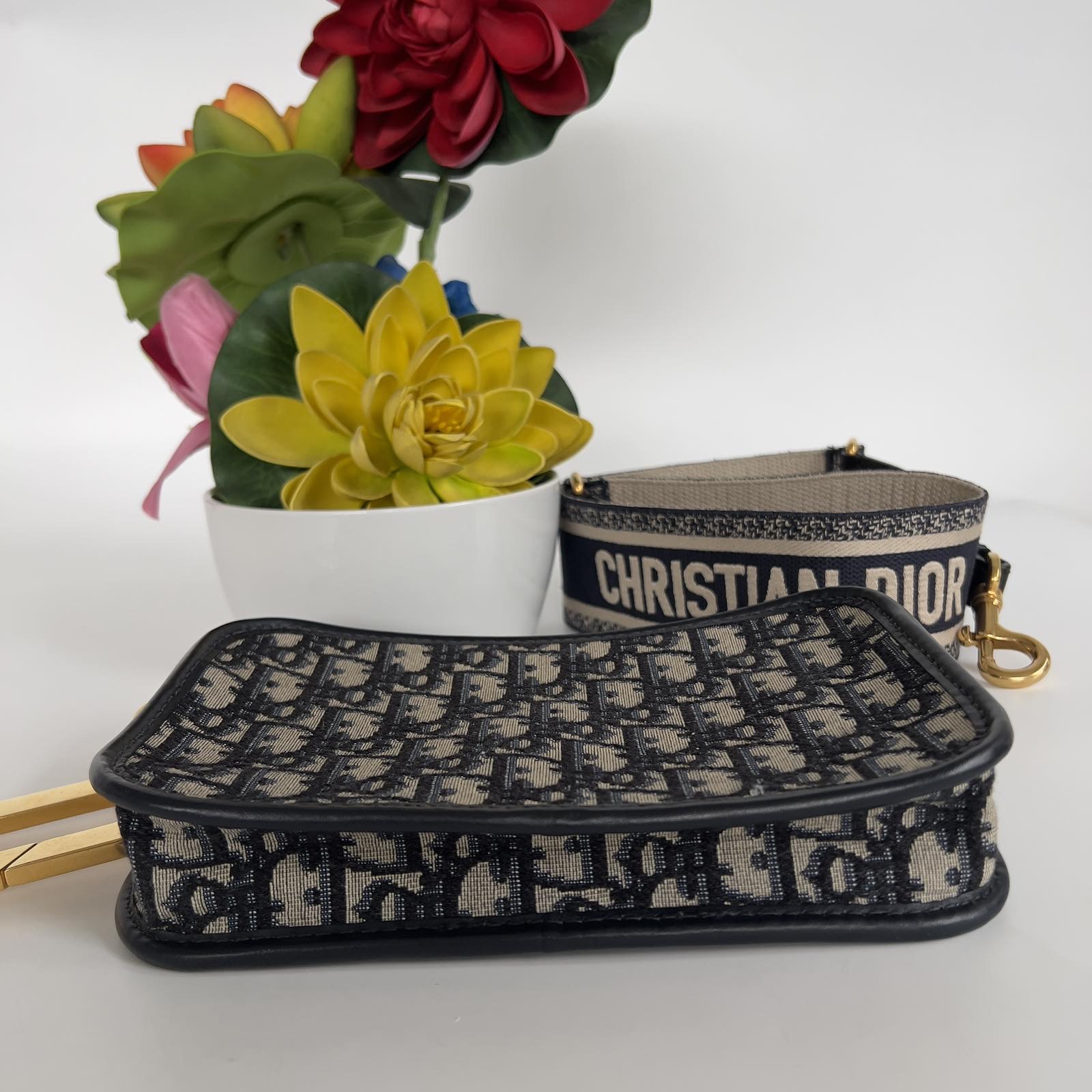 Diorquake dior hotsell oblique clutch