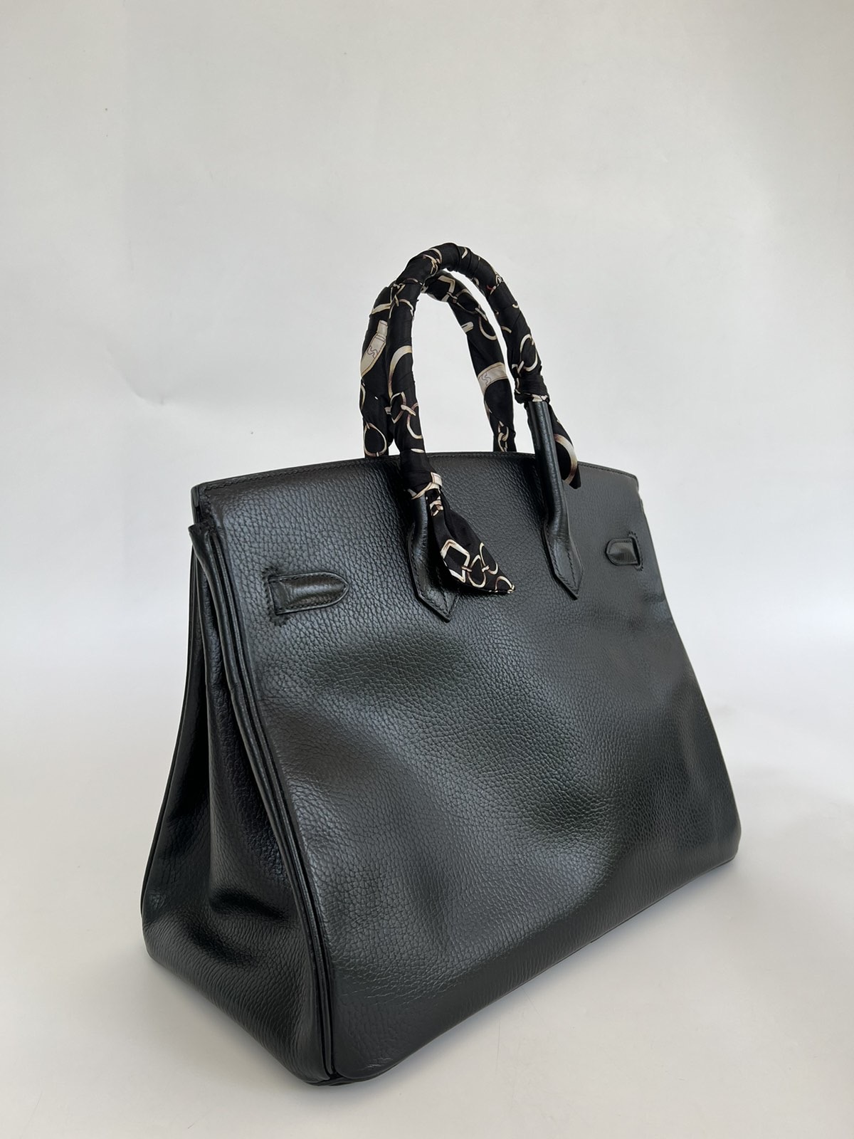 Hermes Black Birkin 35 Gold Hardware. Made in France. With clochette, lock  & key, dustbag and certificate of authenticity from ENTRUPY ❤️ - Canon  E-Bags Prime