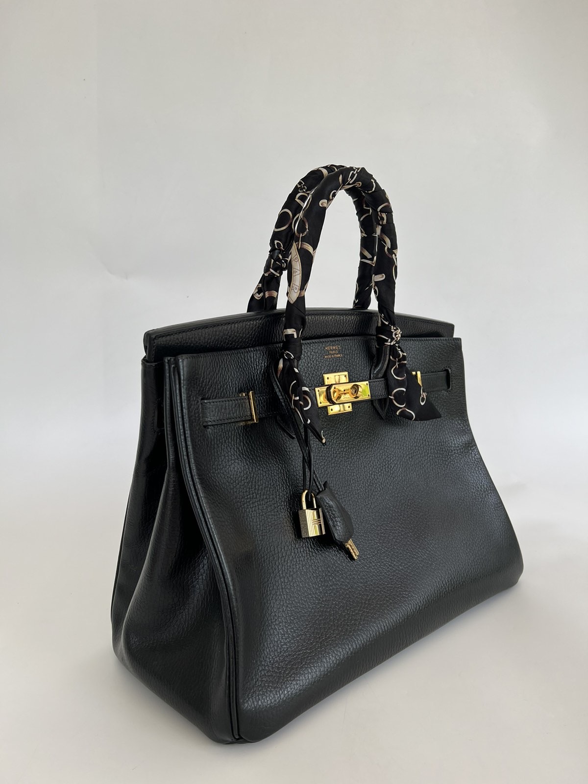 Hermes Black Birkin 35 Gold Hardware. Made in France. With clochette, lock  & key, dustbag and certificate of authenticity from ENTRUPY ❤️