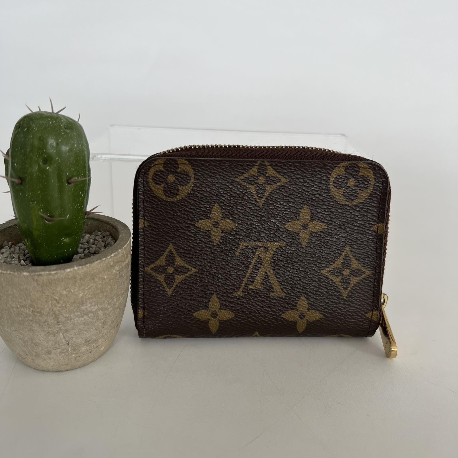 Louis Vuitton Monogram Canvas Clemence Wallet Fuchsia Interior. DC: CA  0188. Made in Spain.