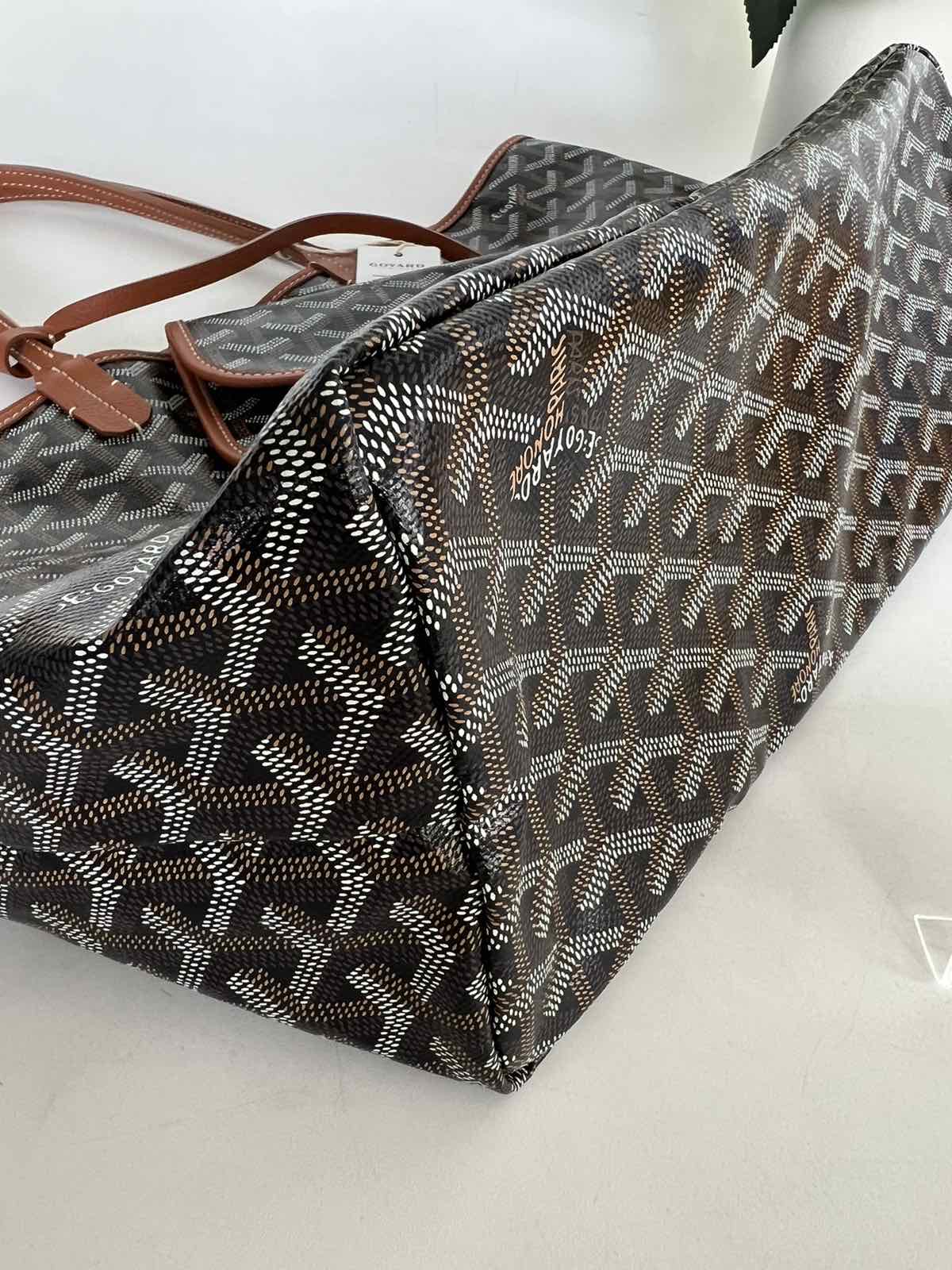 Goyard St. Louis Gray PM. Made in France. With tag, care card, pouch,  dustbag, paperbag & certificate of authenticity from ENTRUPY ❤️