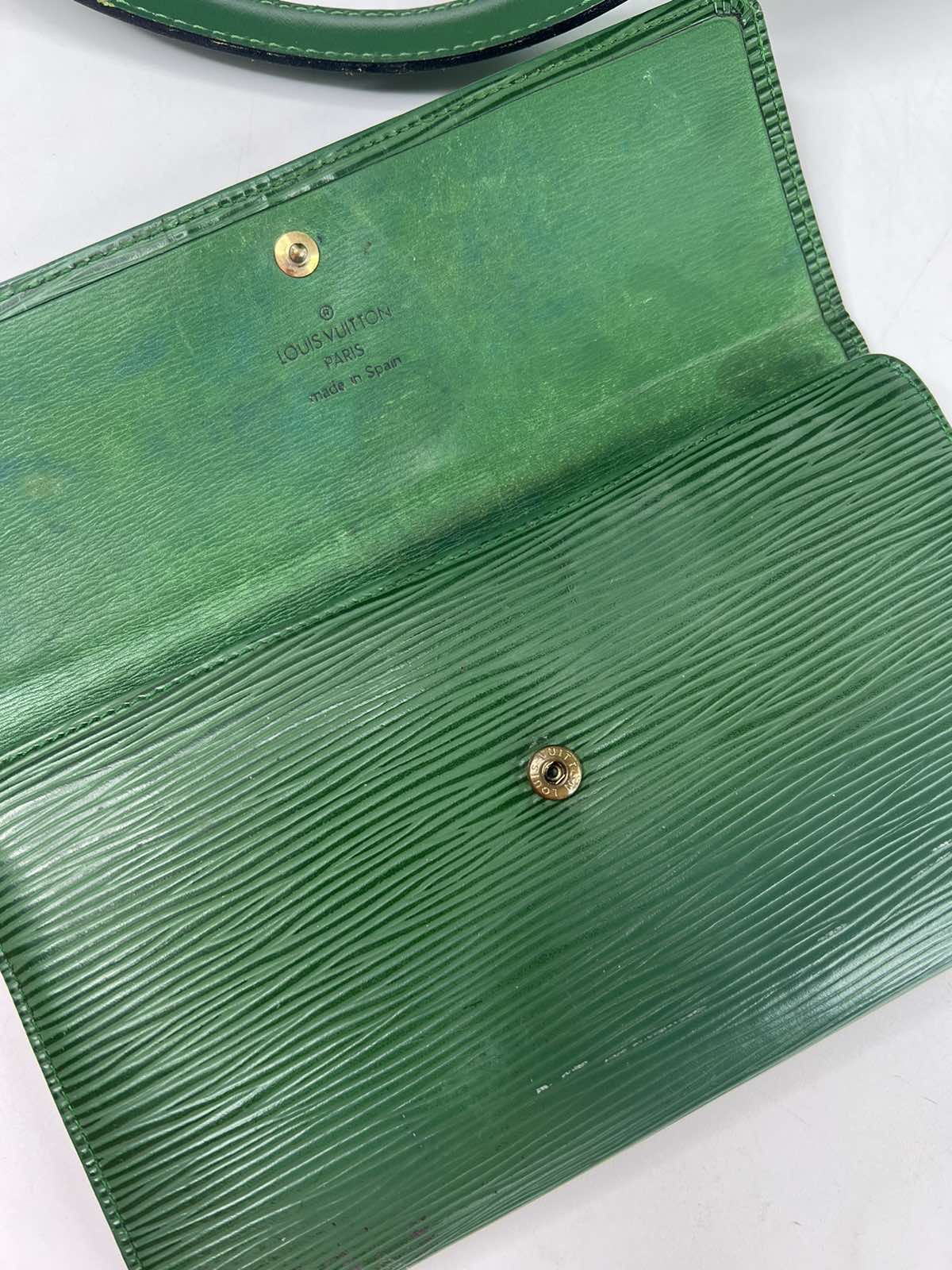 Louis Vuitton Green Epi Leather St. Jacques GM with long wallet. DC:  A20935. Bag - Made in France. Wallet - Made in Spain. No inclusions ❤️